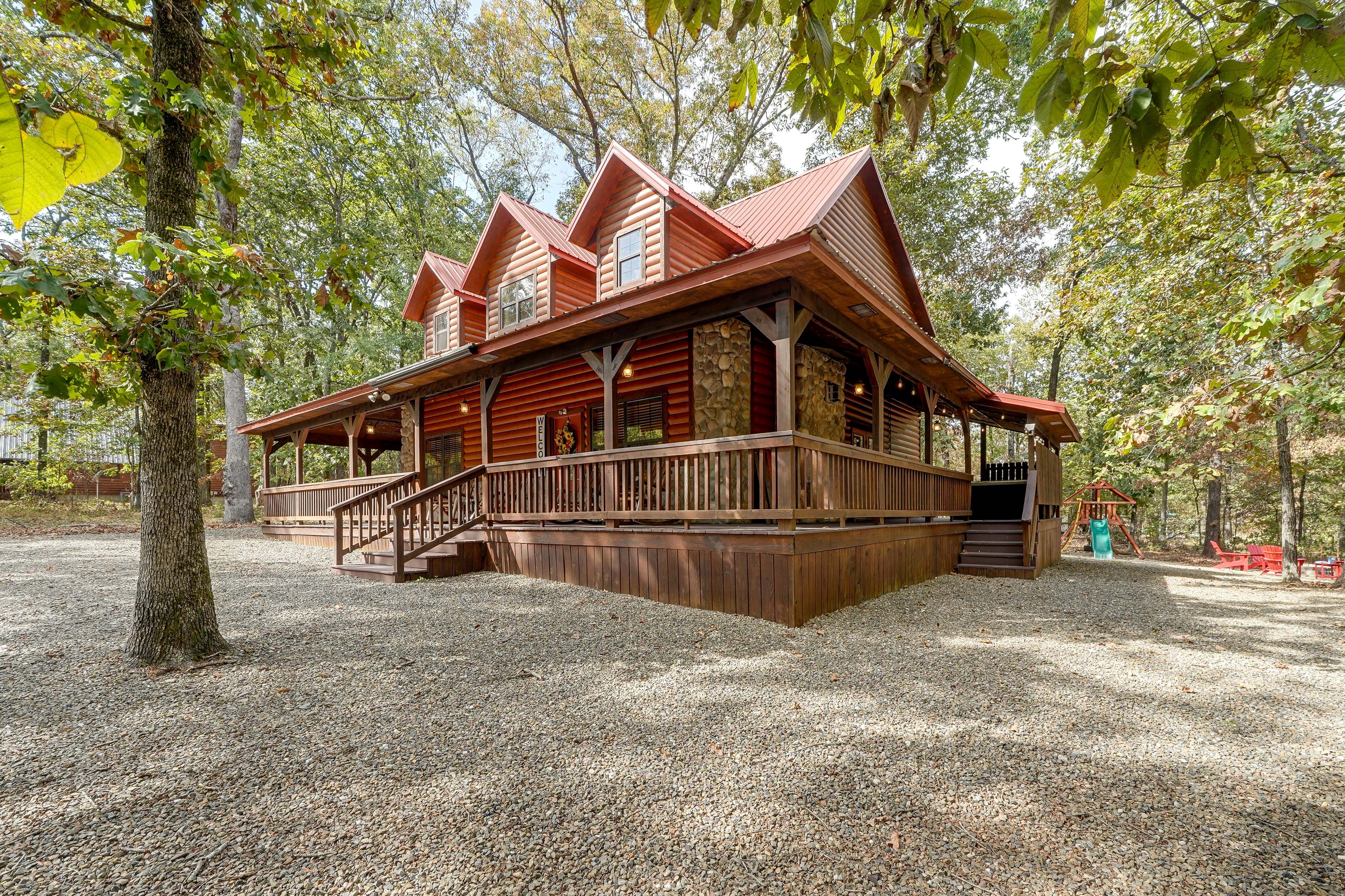 Parking | Driveway (4 Vehicles) | RV/Trailer Parking Allowed On-Site