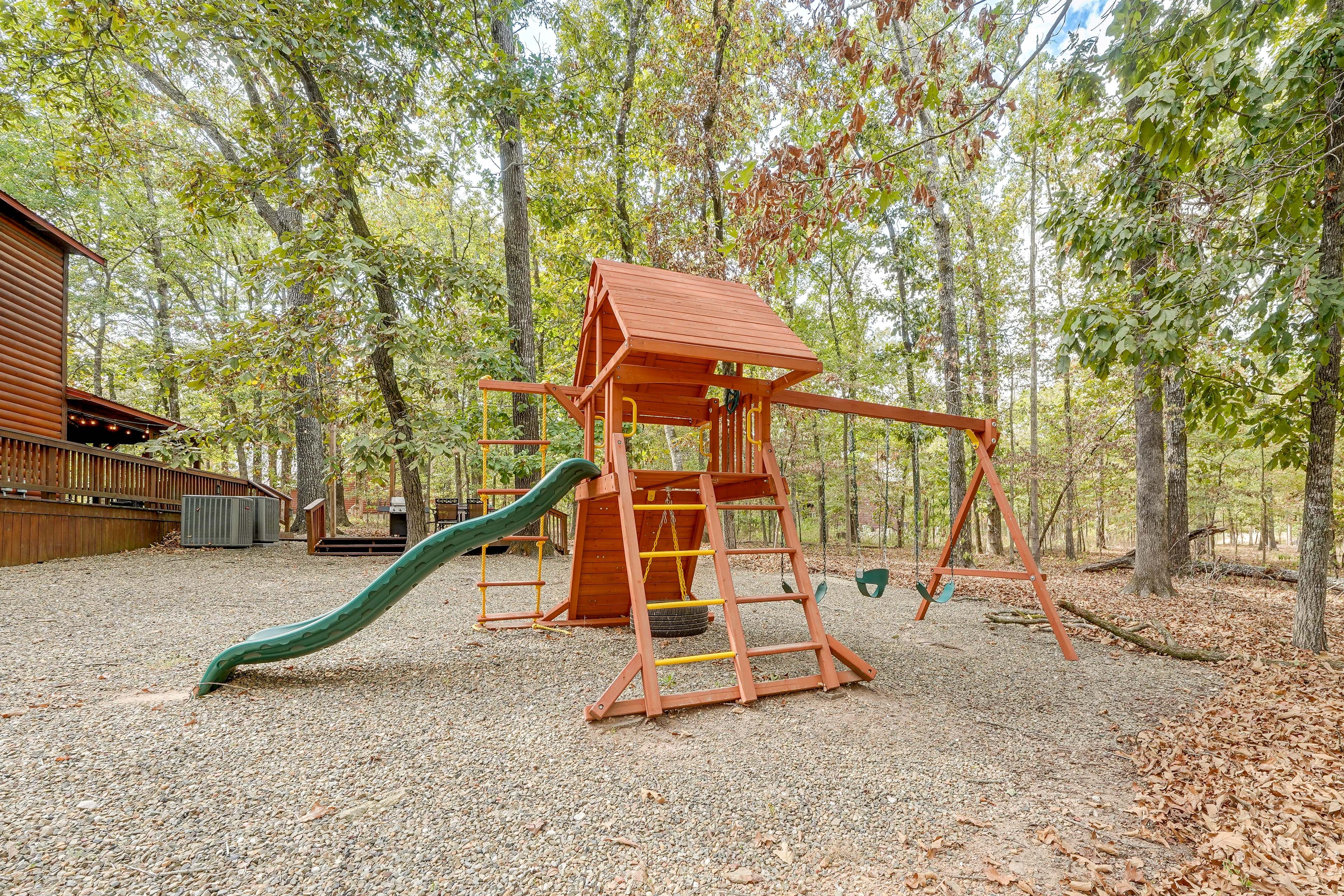 Private Yard | Swing Set | Fire Pit | Horseshoes