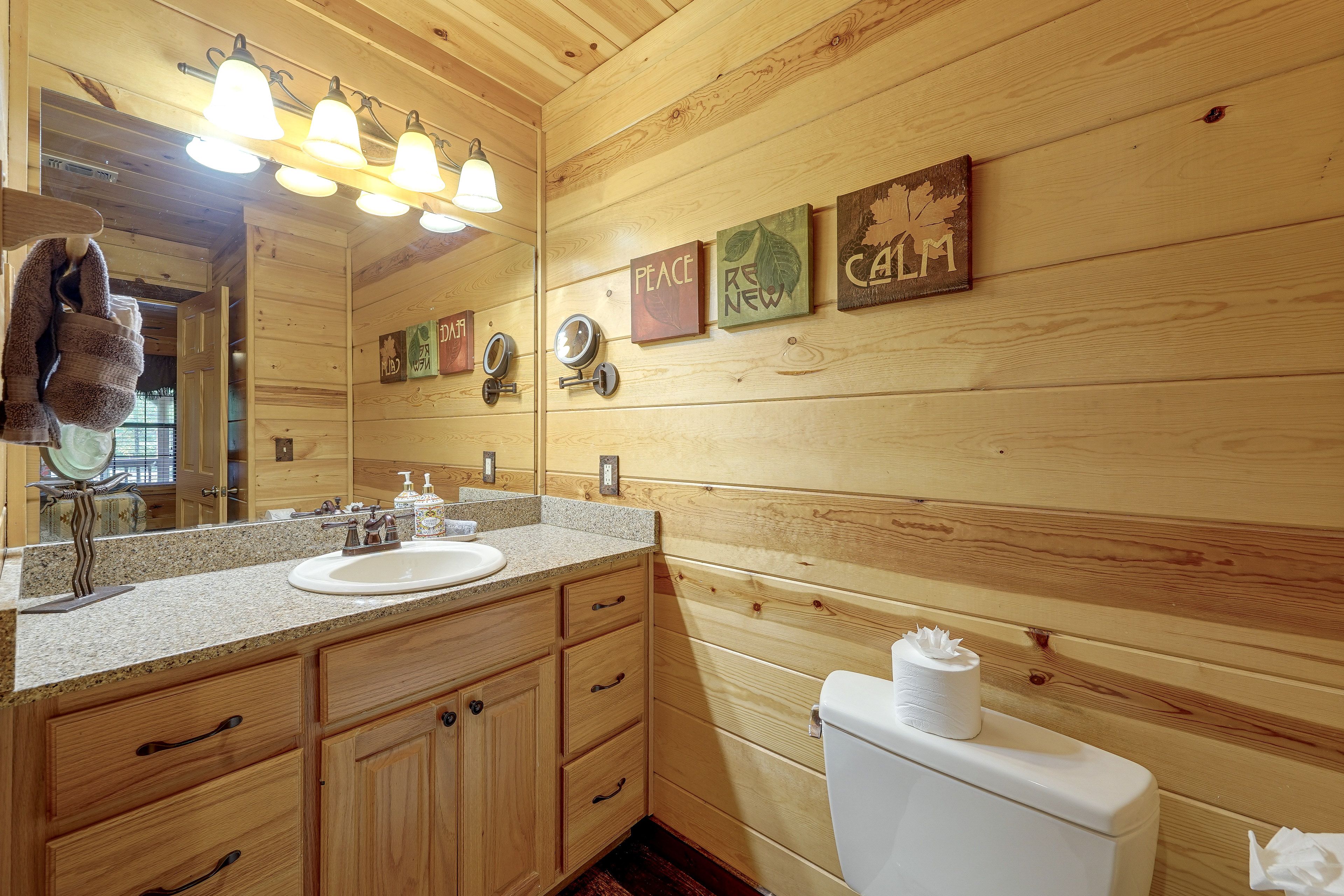 En-Suite Bathroom | 1st Floor | Towels Provided | Hair Dryer