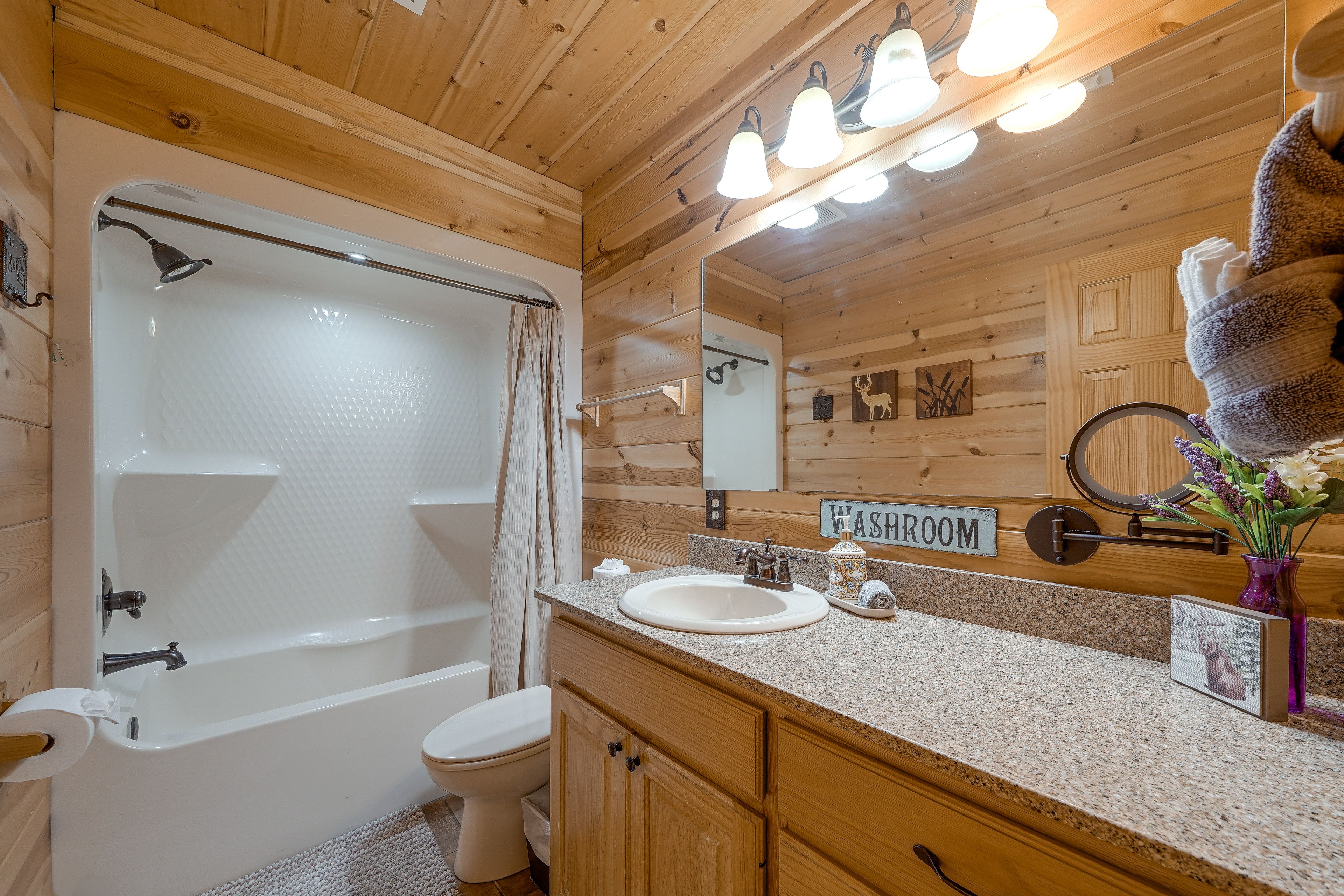 Full Bathroom | 2nd Floor