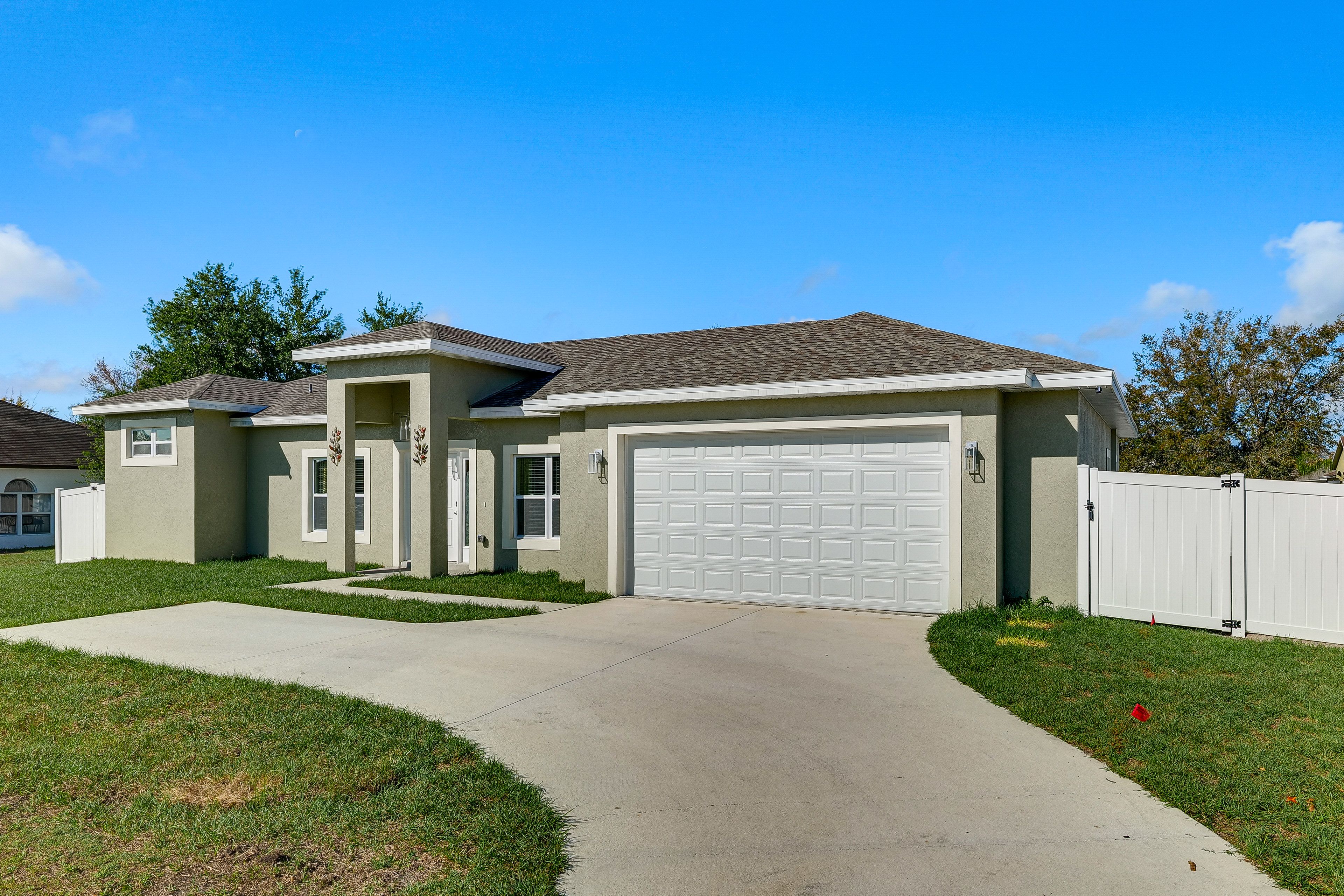 Driveway Parking | 3 Vehicles