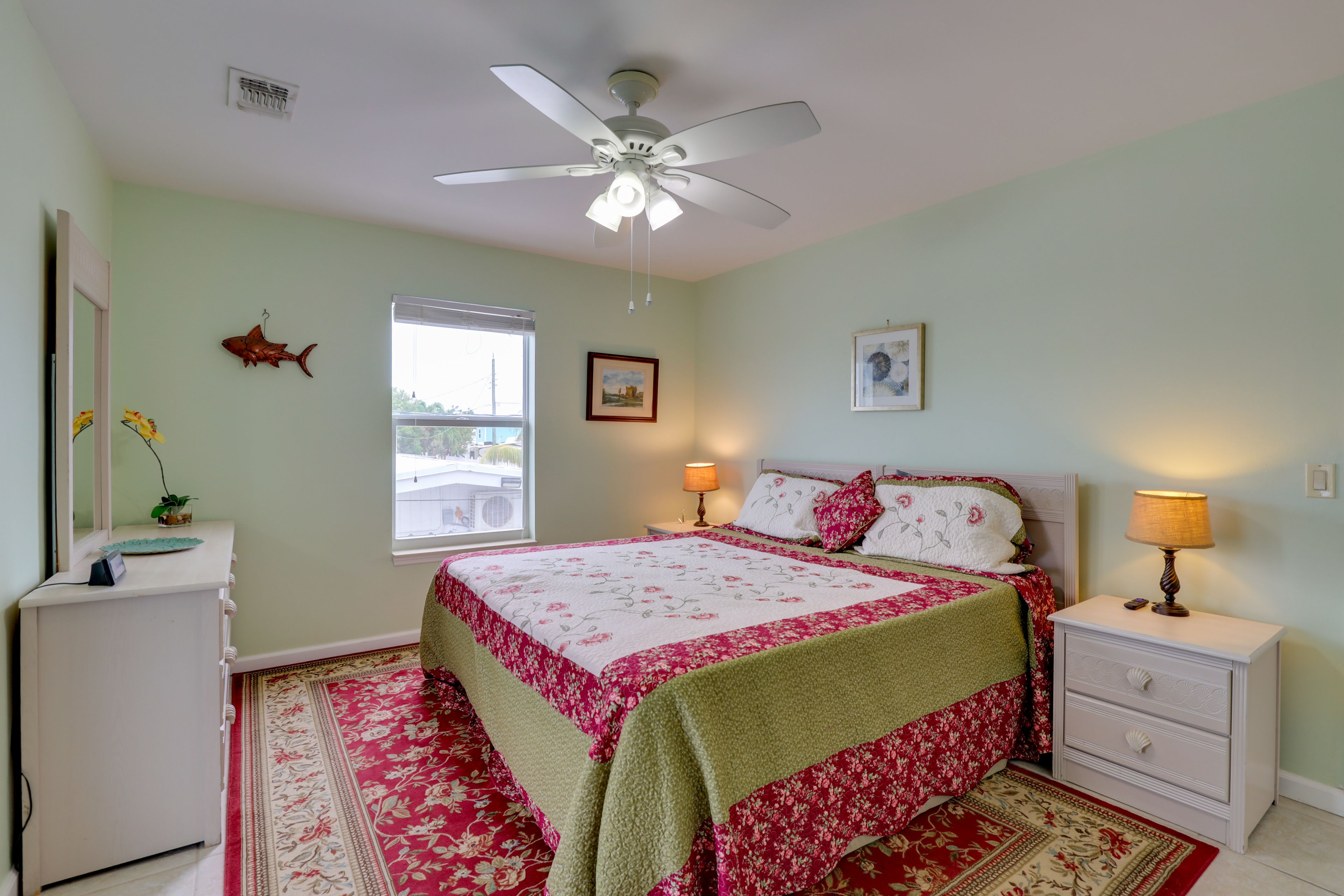 Bedroom 1 | King Bed