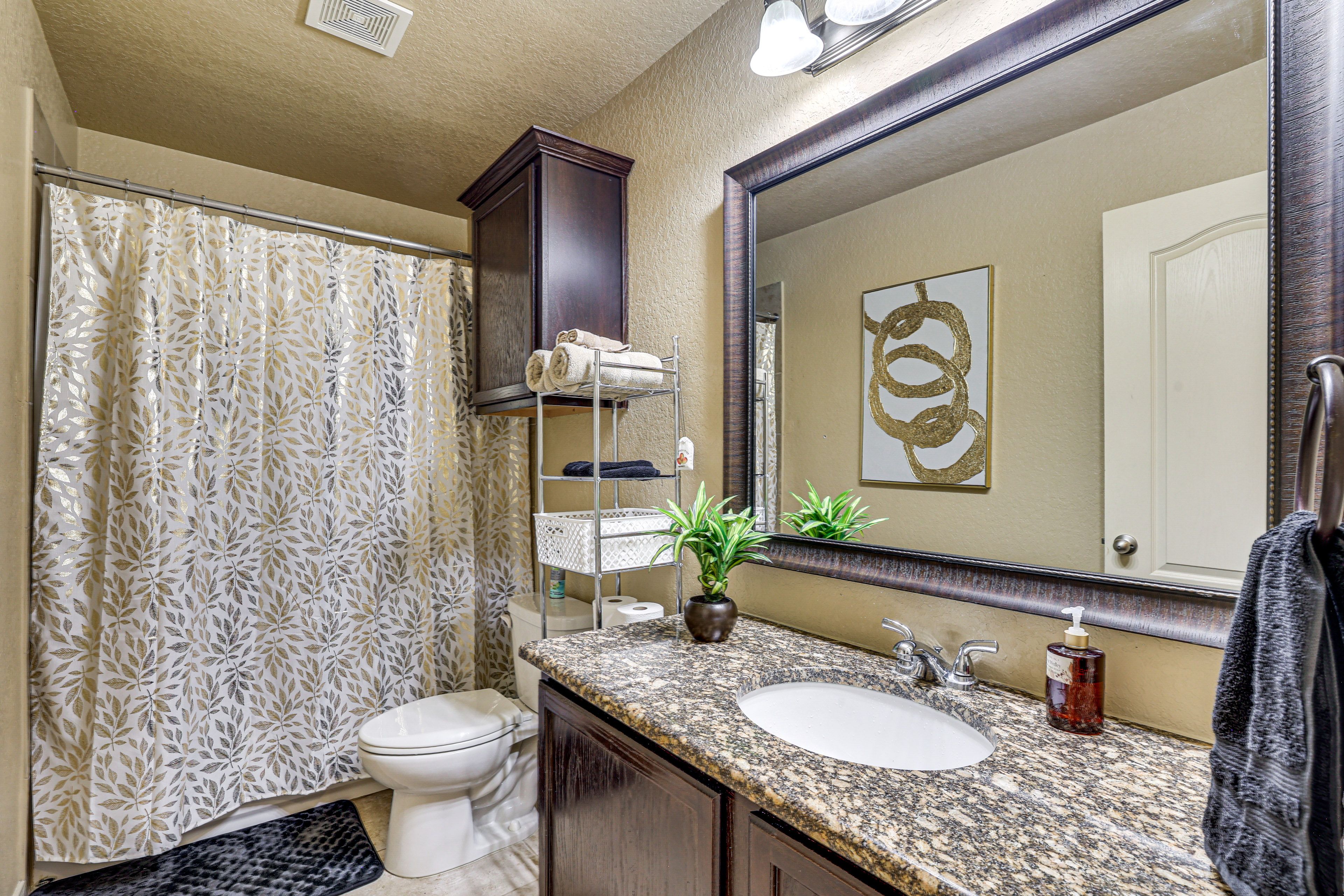 Full Bathroom | 2nd Floor