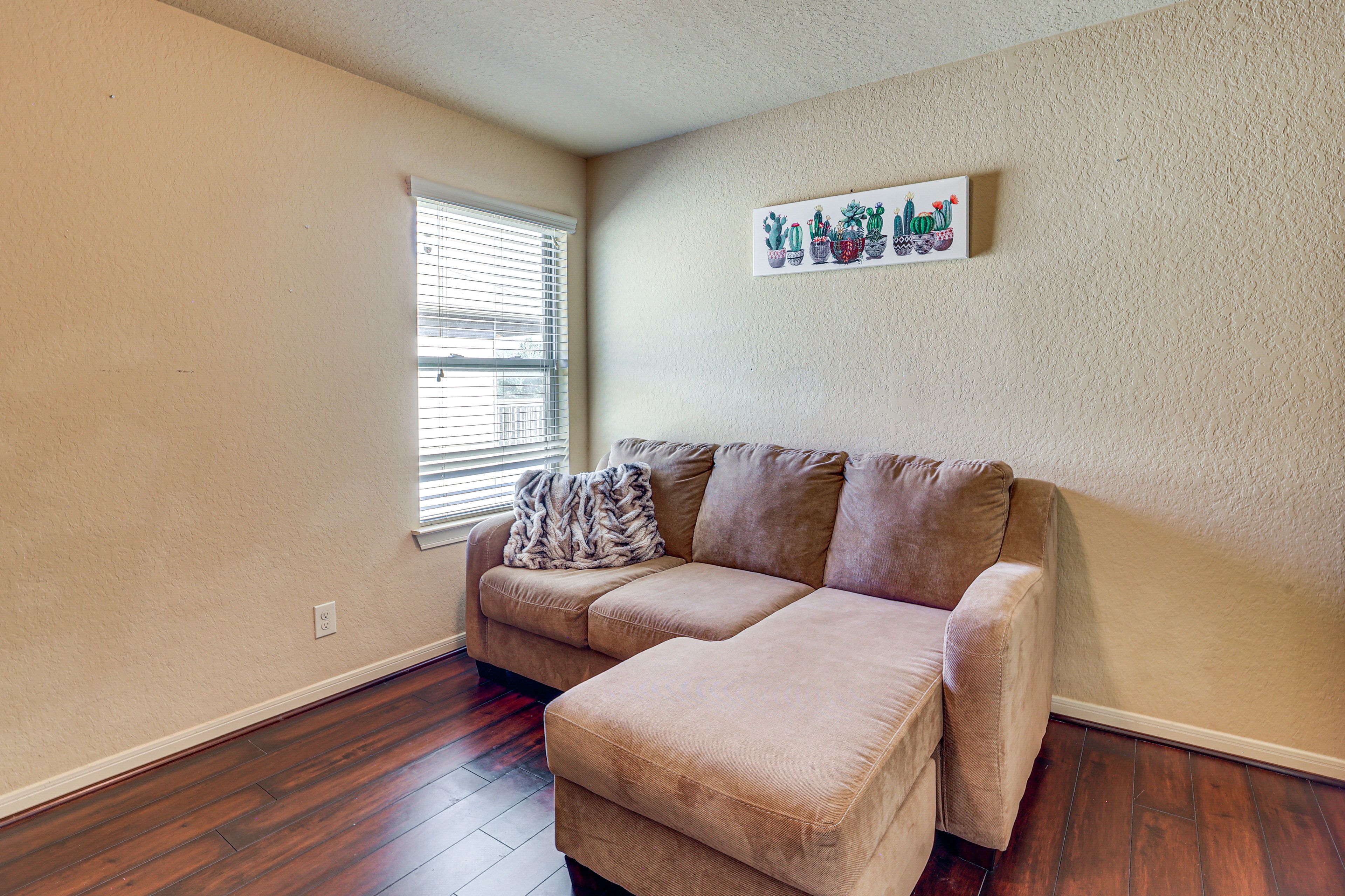 Den | TV | 2nd Floor