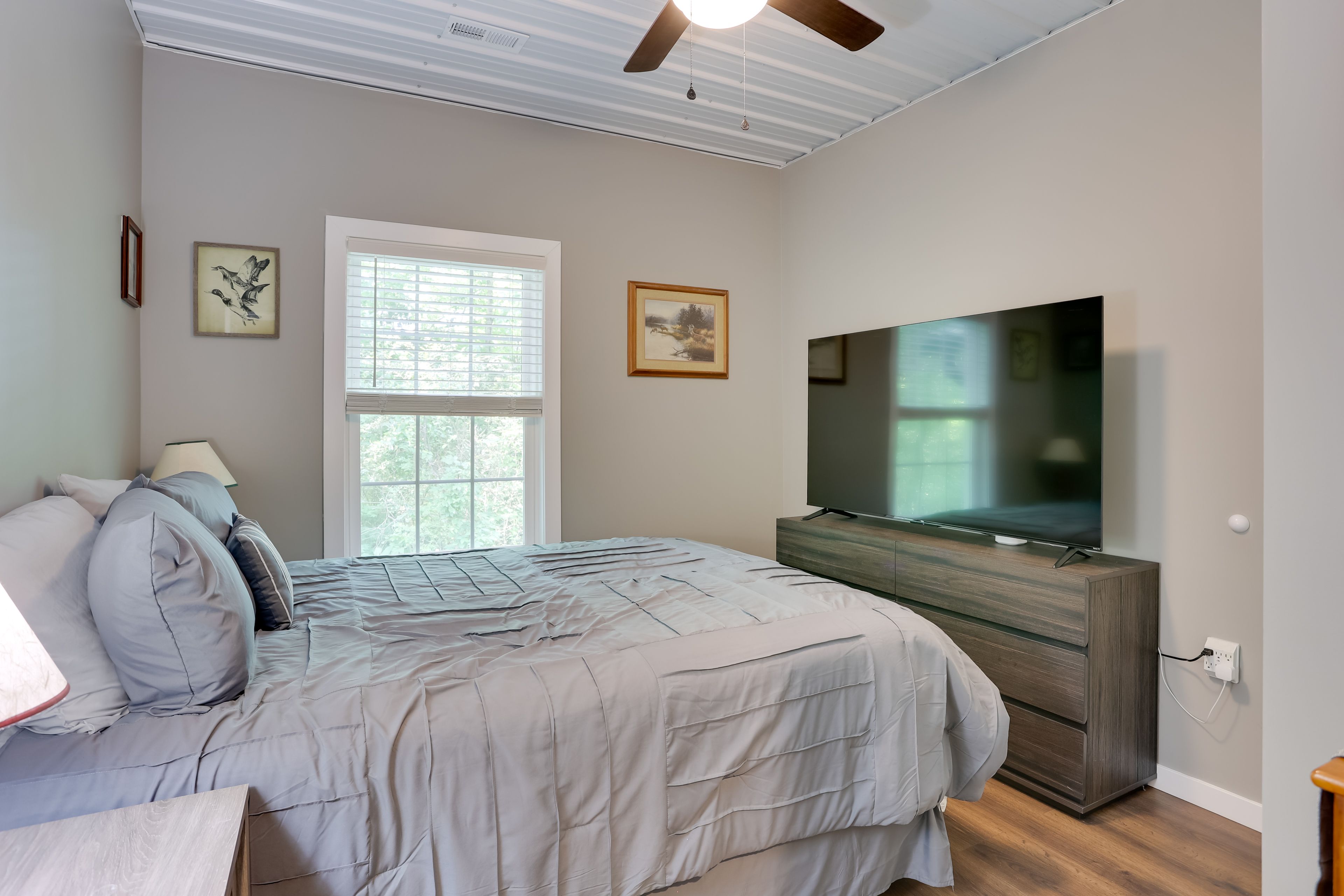 Bedroom 2 | Queen Bed