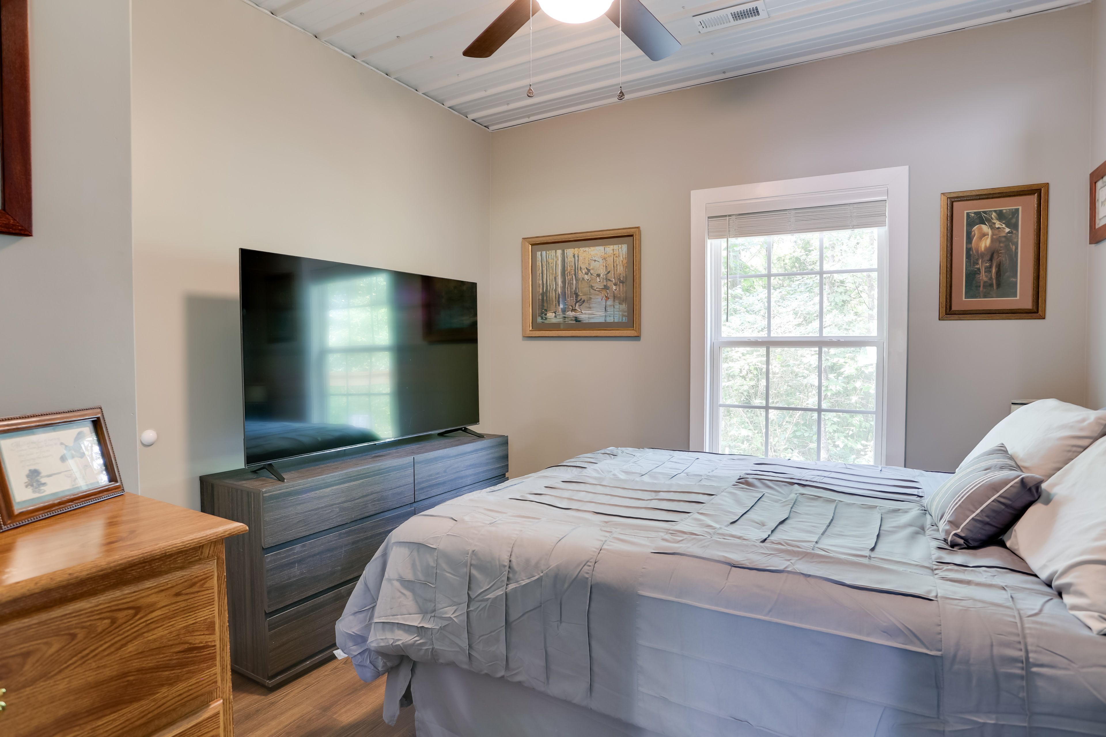 Bedroom 1 | Queen Bed