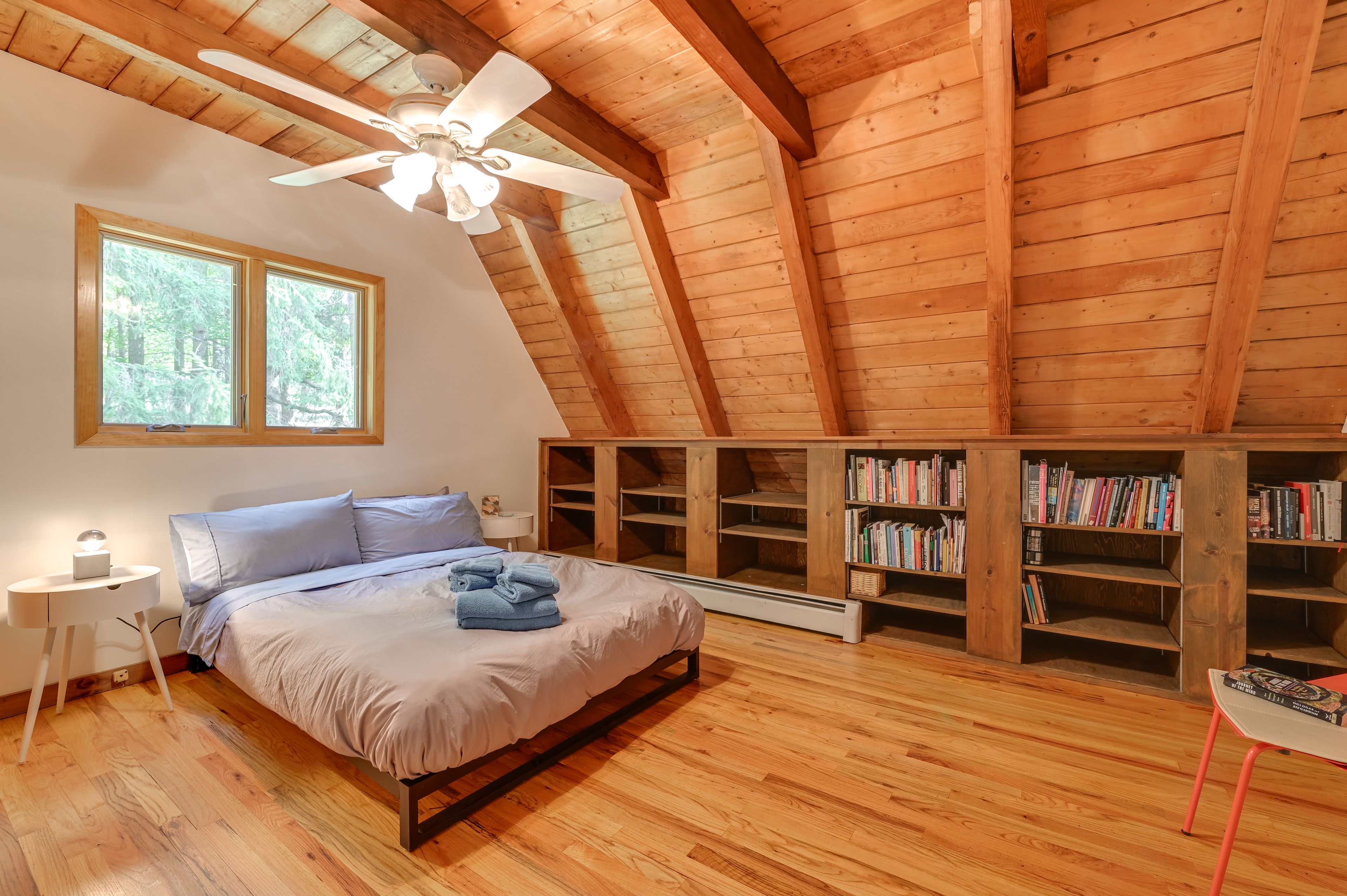 Bedroom 1 | Main Level | Full Bed | Linens Provided