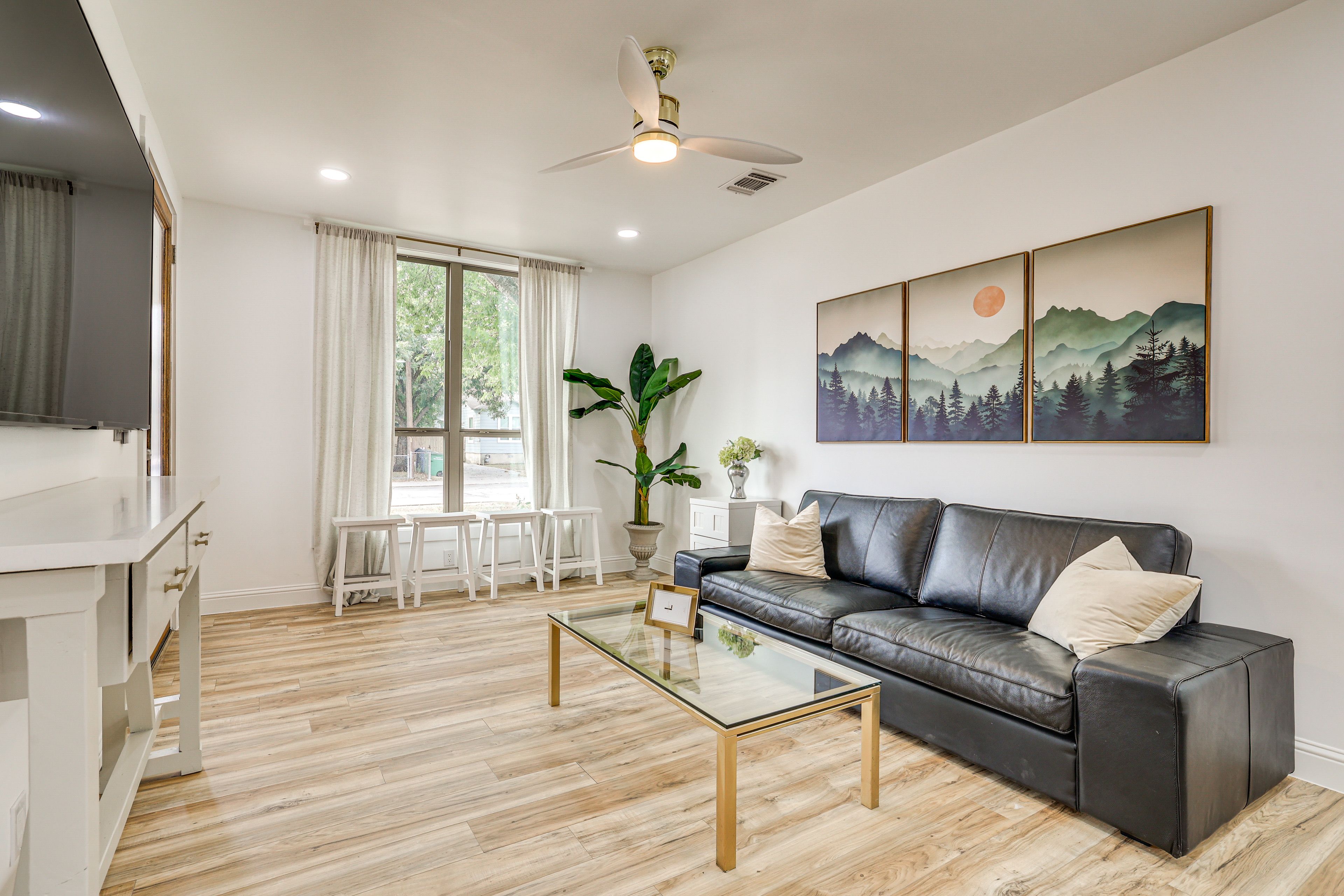 San Antonio Vacation Rental | 2BR | 1BA | 936 Sq Ft | 3 Steps to Access