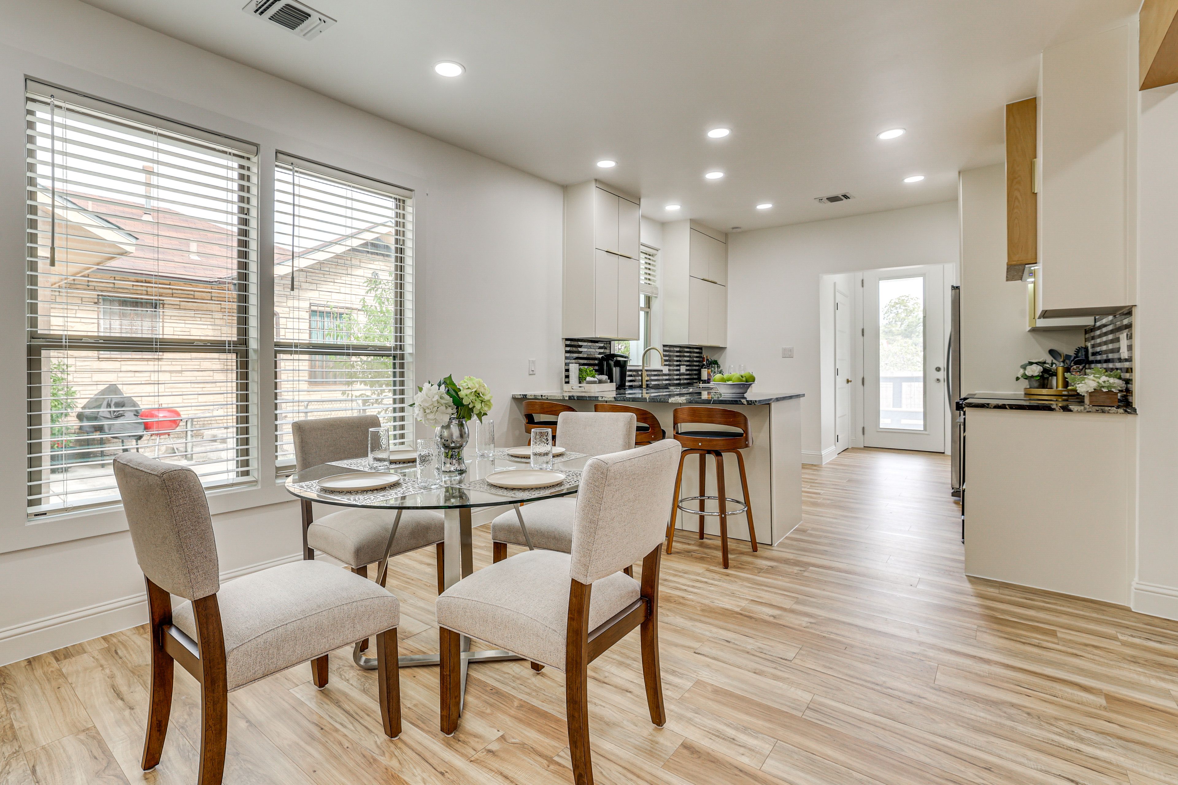 Dining Area | Dishware & Flatware Provided