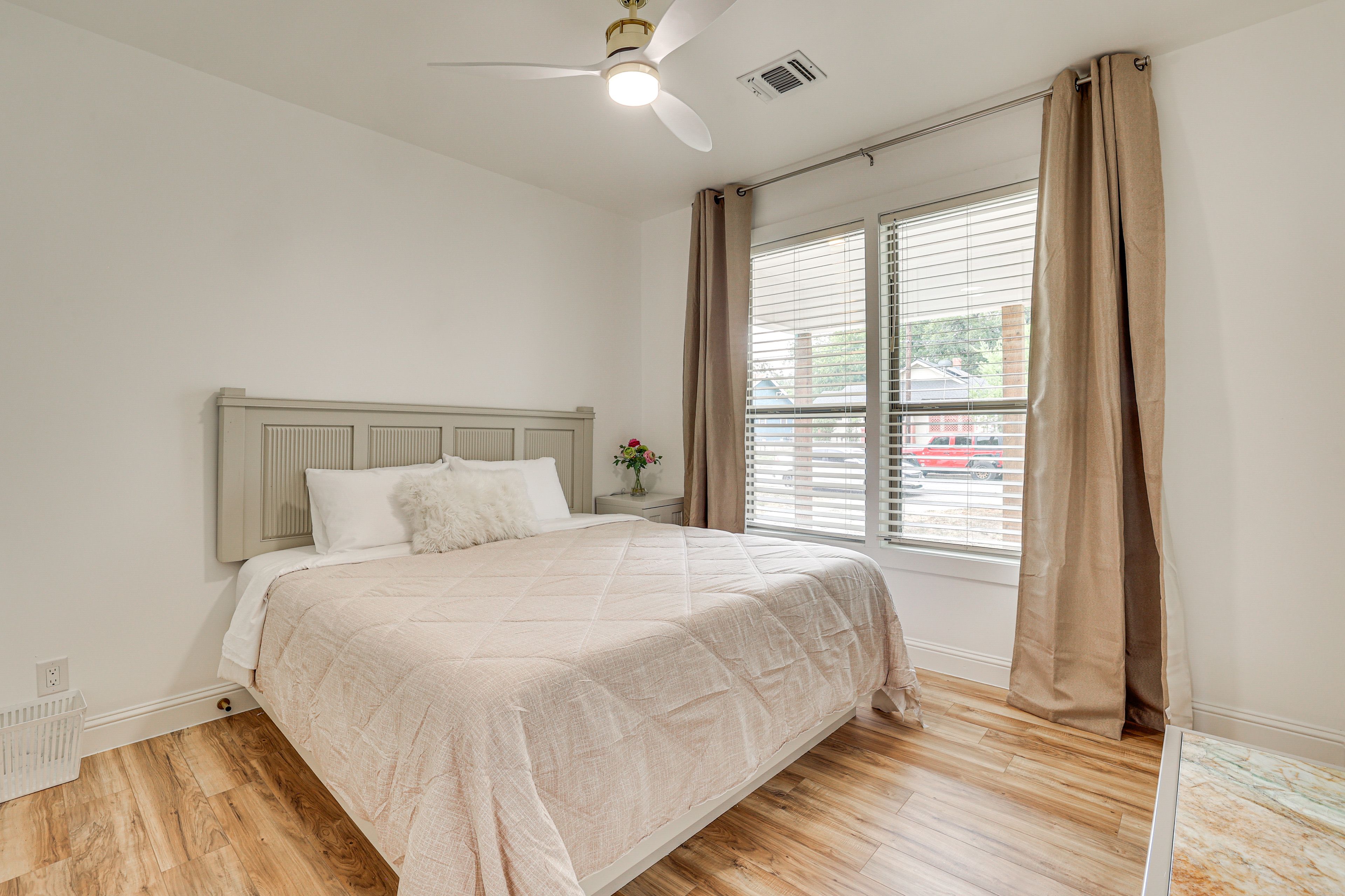 Bedroom 1 | King Bed