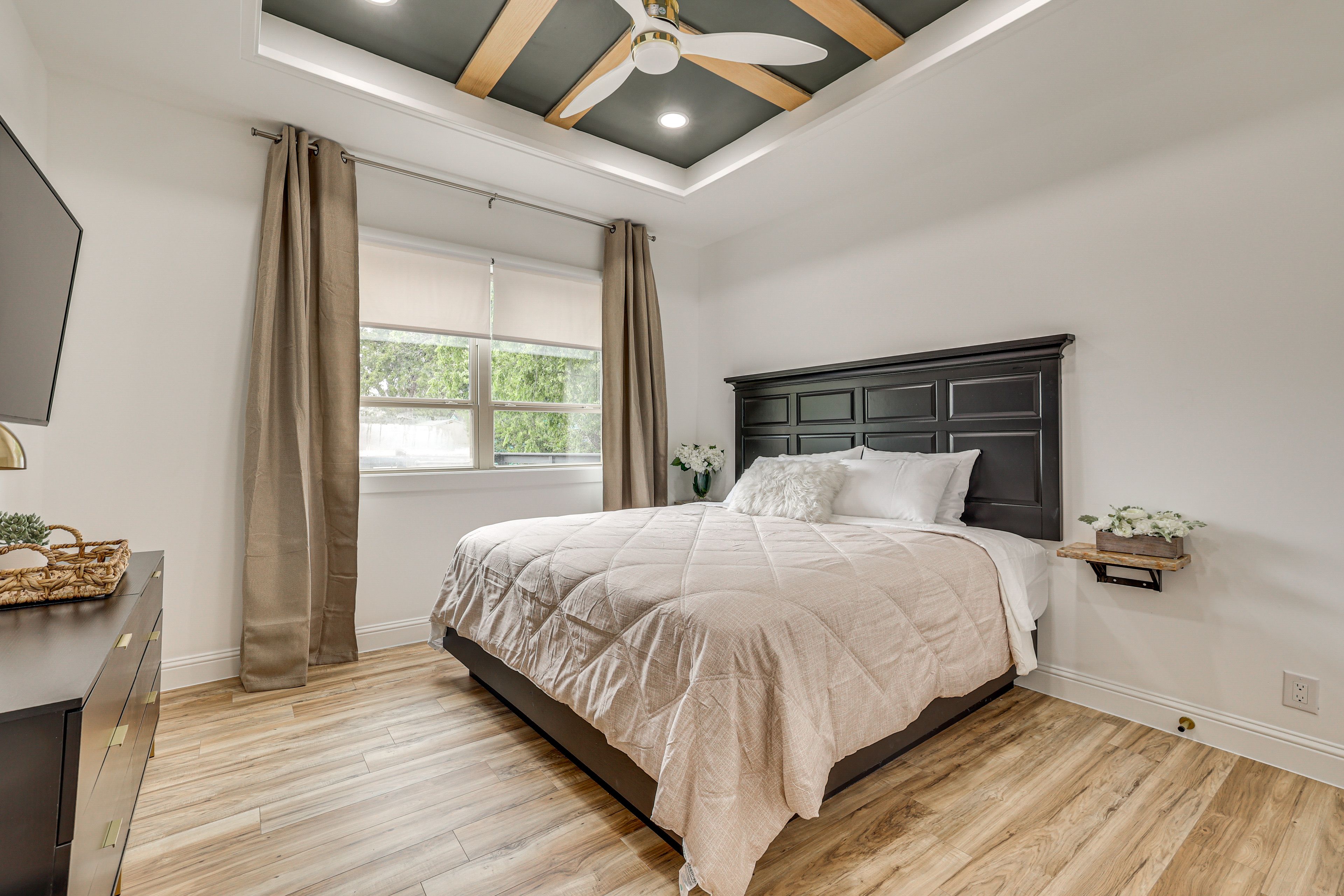 Bedroom 2 | King Bed