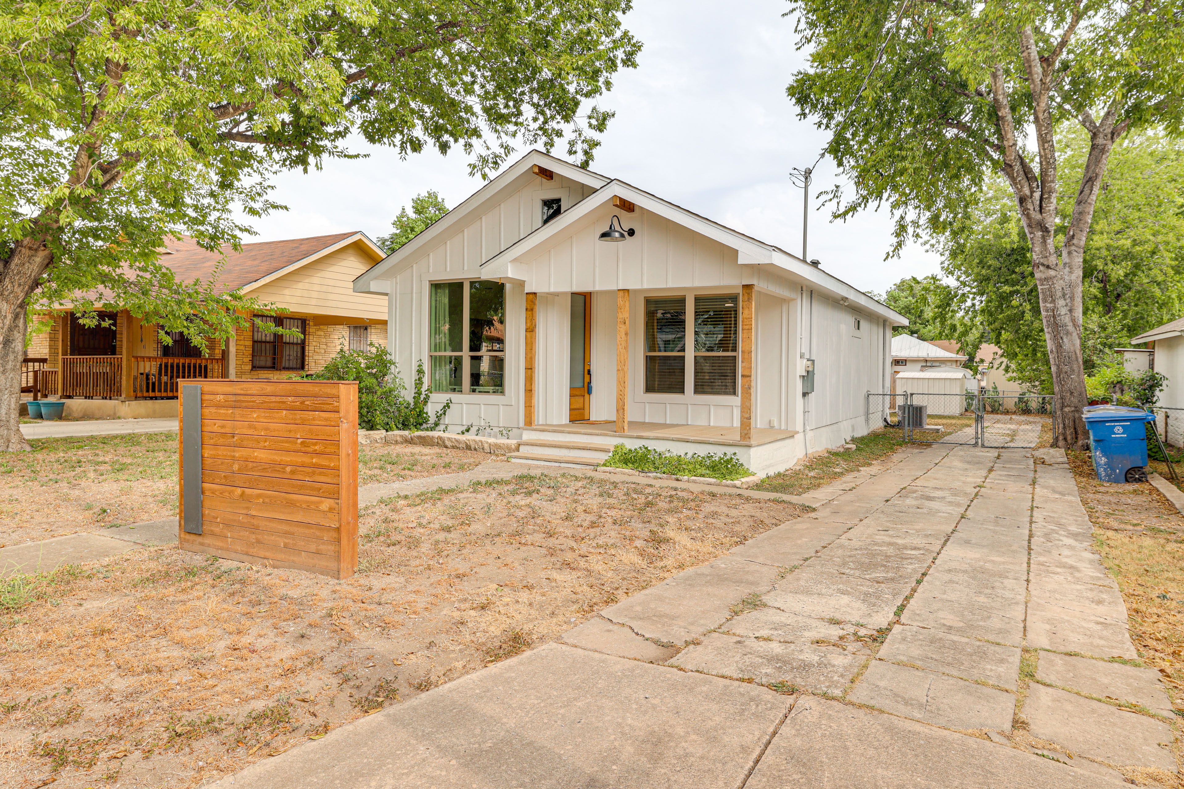 Parking | Driveway (2 Vehicles)