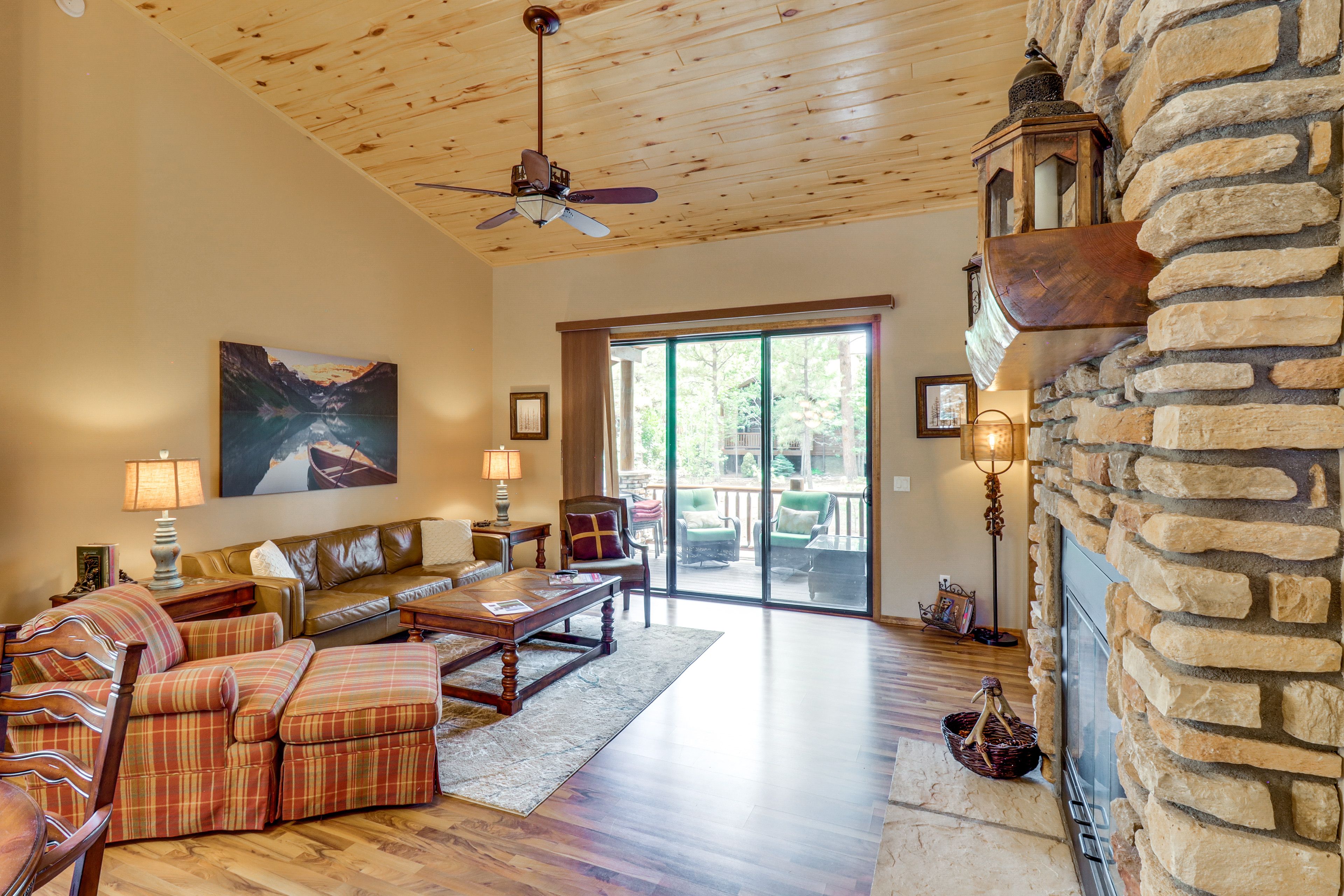 Living Room | Free WiFi | Smart TV