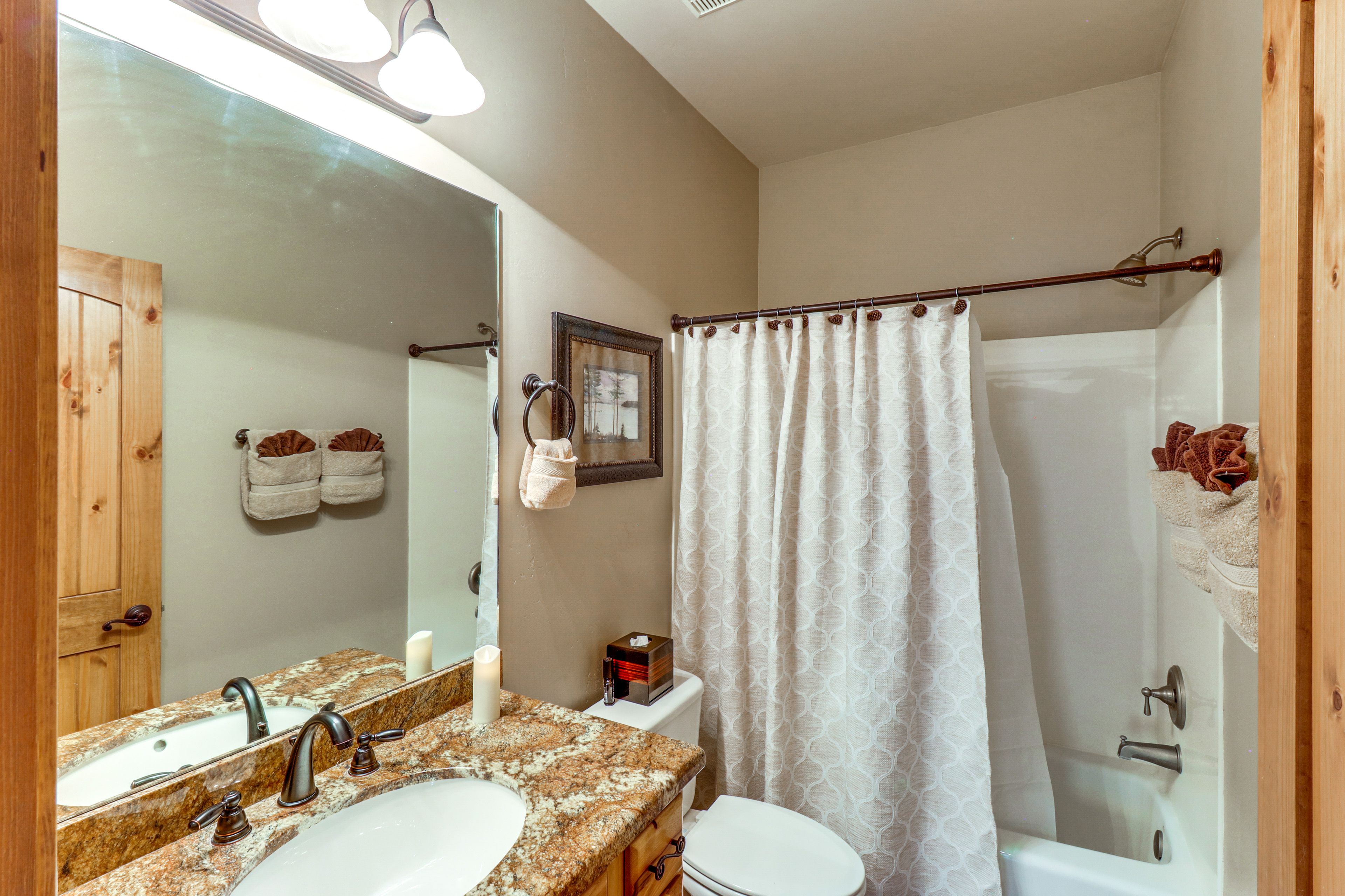 Full Bathroom | Shower/Tub Combo