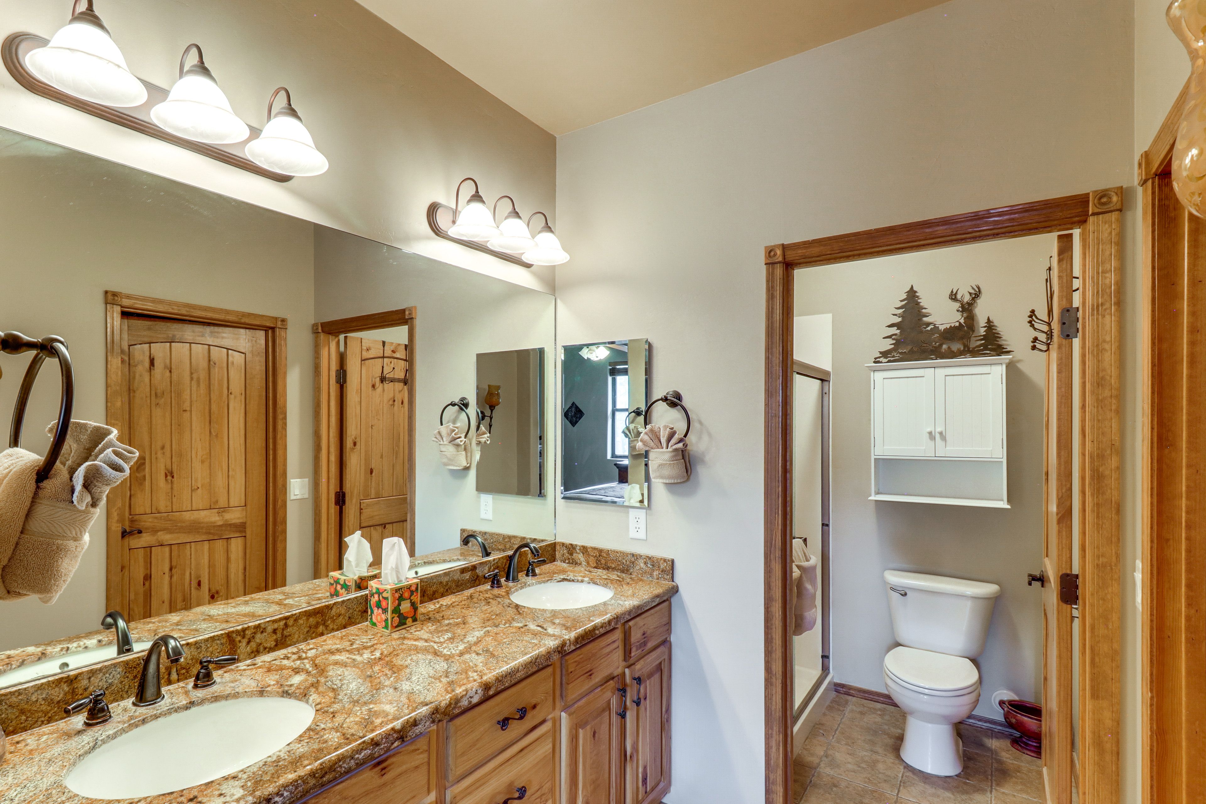 Full Bathroom | Towels Provided