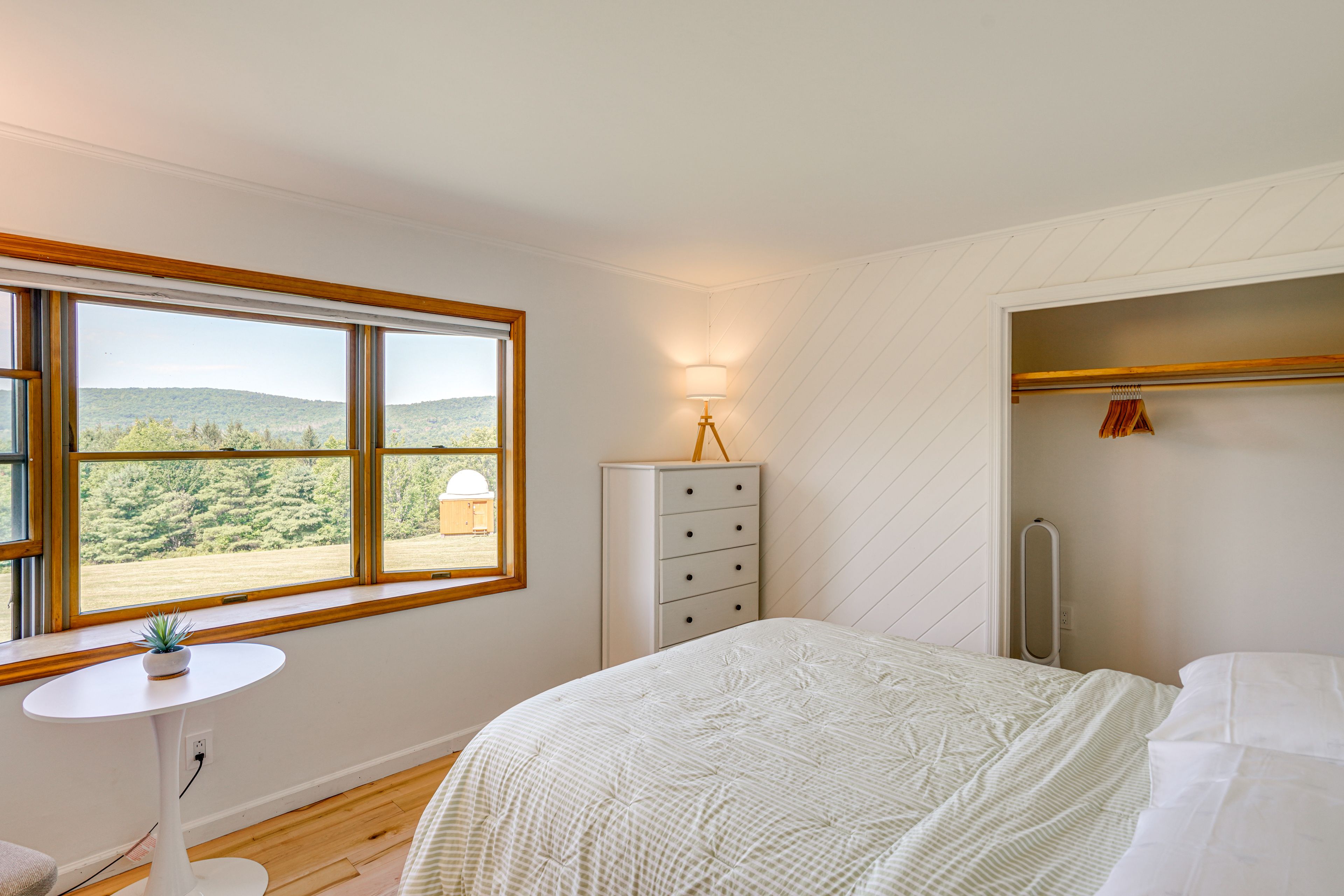 Bedroom 4 | Queen Bed | Main Floor