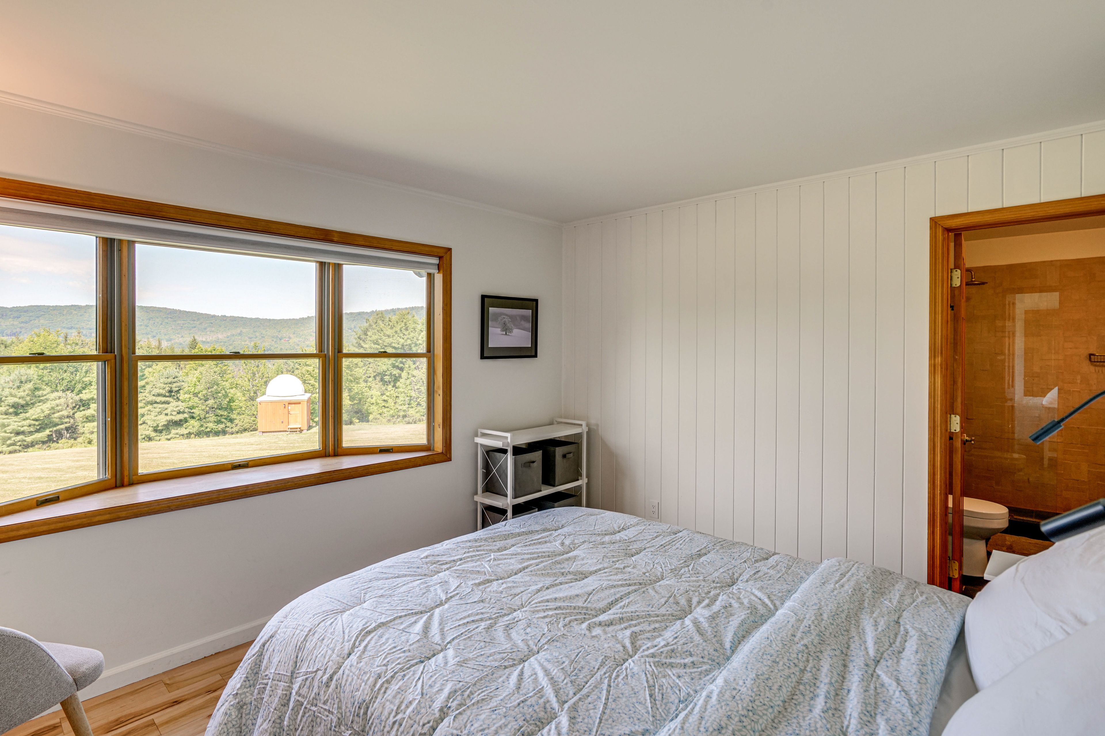 Bedroom 2 | Queen Bed | Main Floor