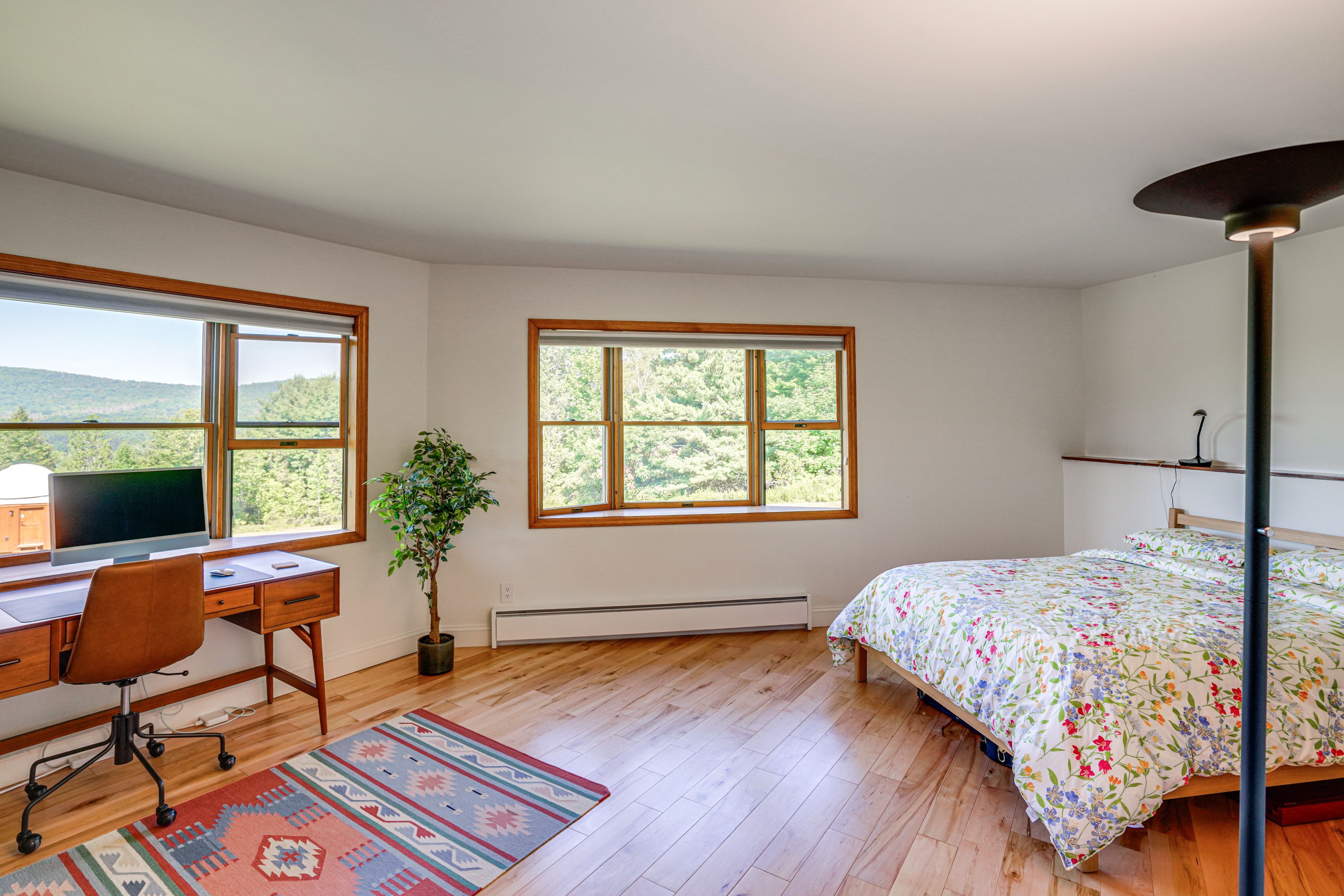 Bedroom 1 | Queen Bed | Main Floor