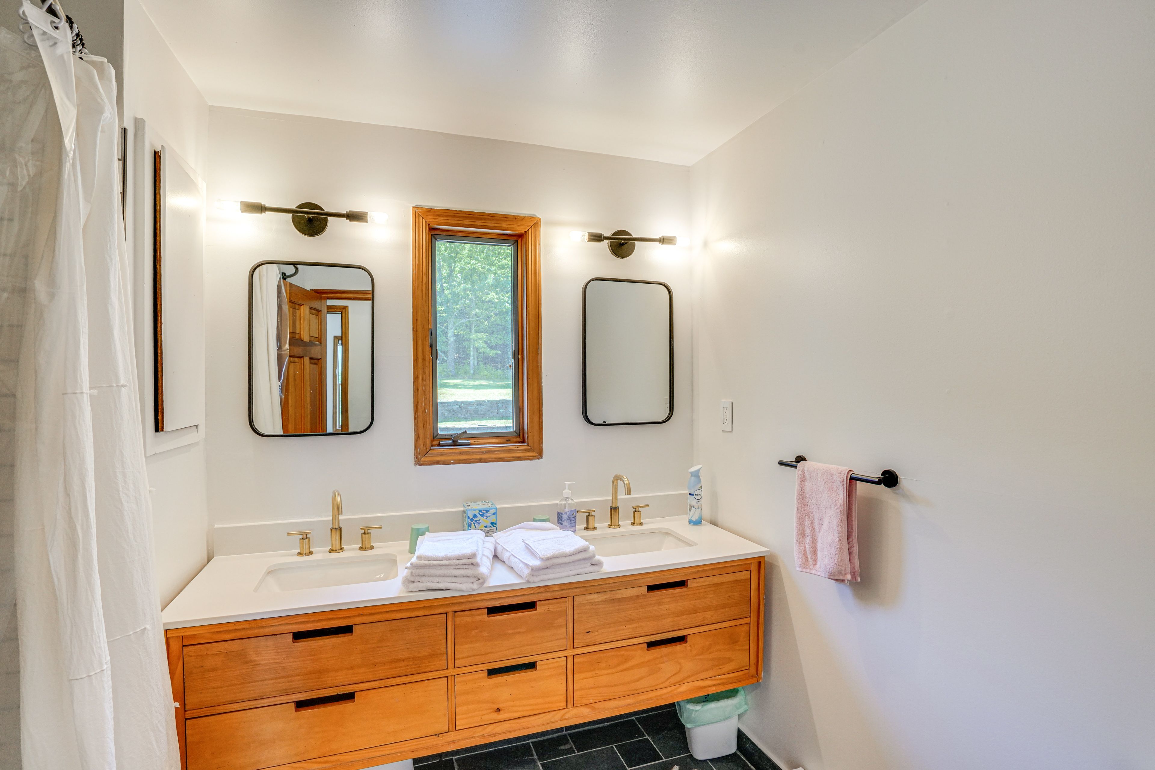 Full Bathroom | Main Floor