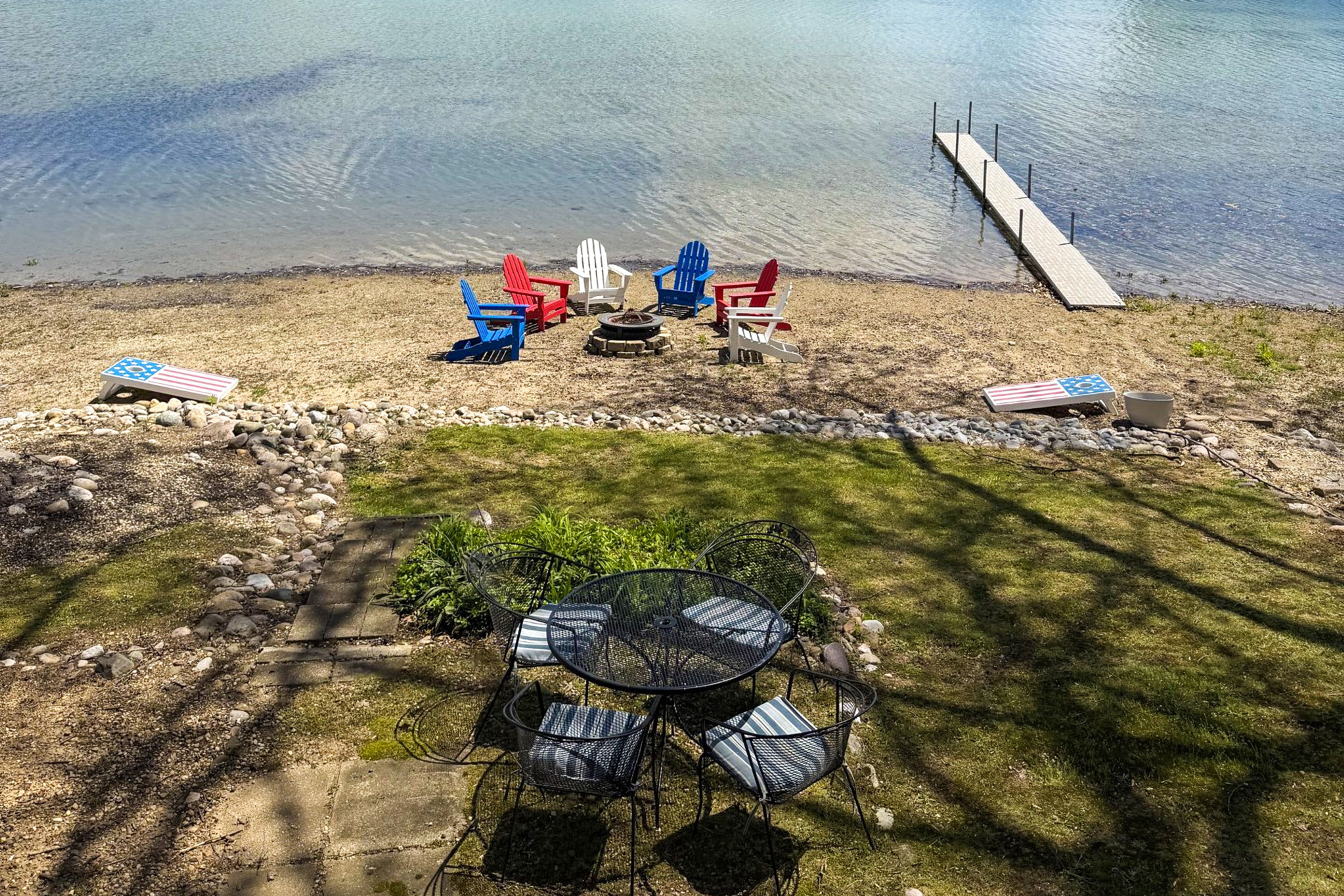 Private Lakefront | Rowboat | Kayaks | Life Vests