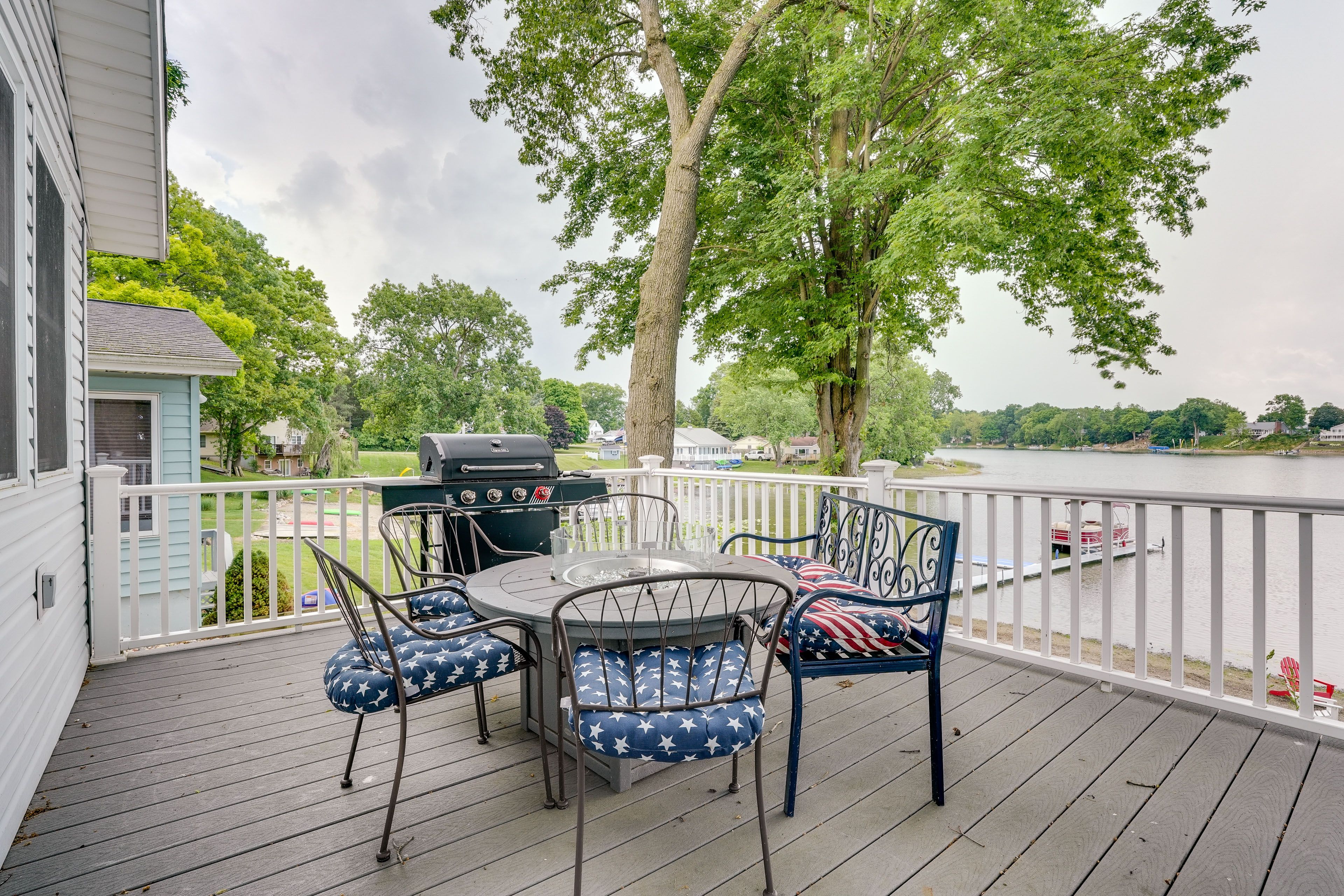 Spacious Deck w/ Dining Area | Gas Grill