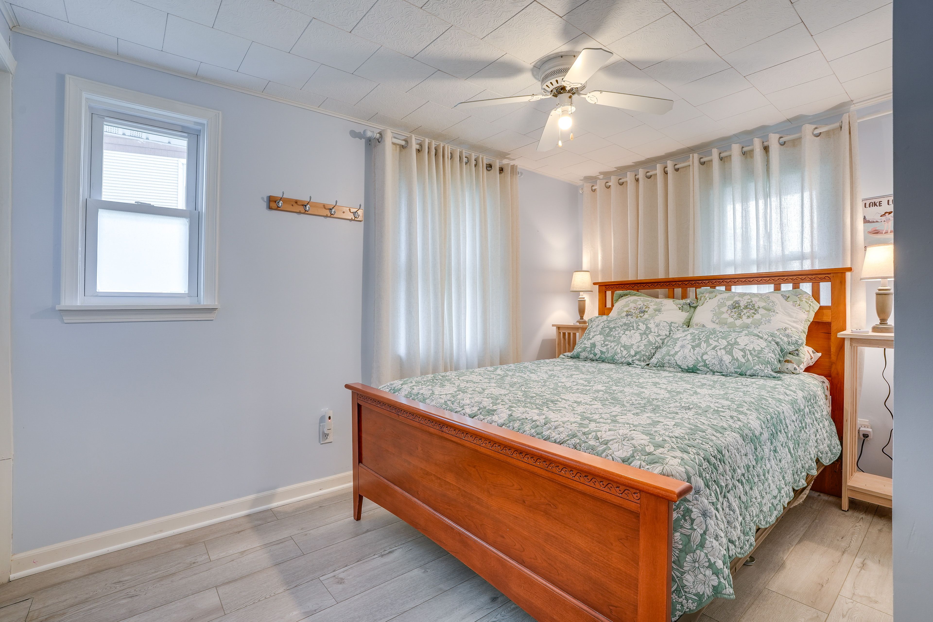 Bedroom 1 | Queen Bed