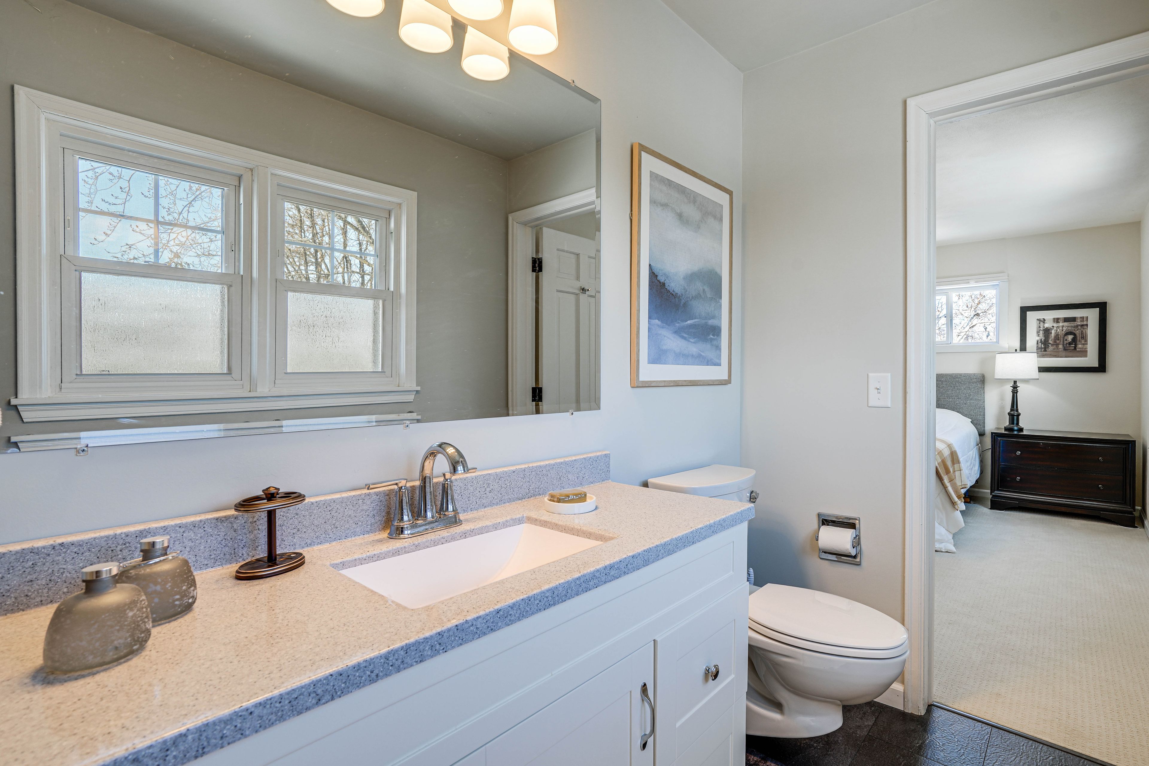 Full Bathroom | Towels Provided | 2nd Floor