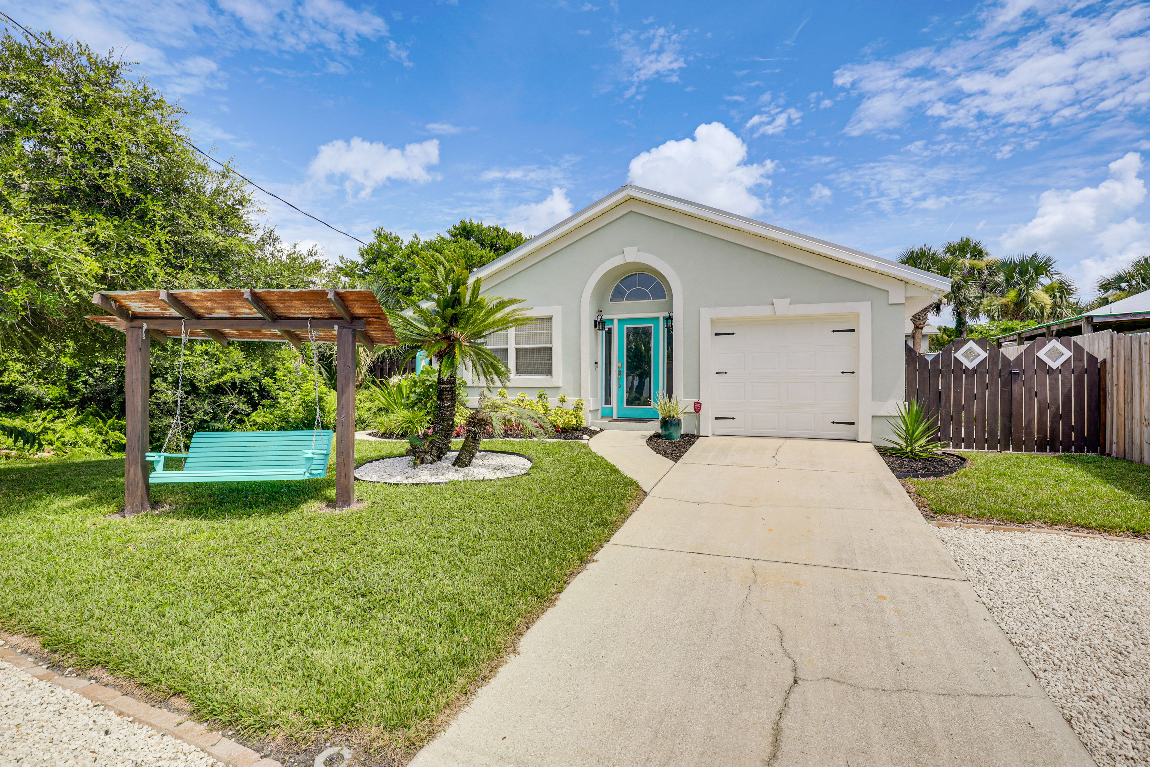 Home Exterior | Parking | Driveway (3 Vehicles)