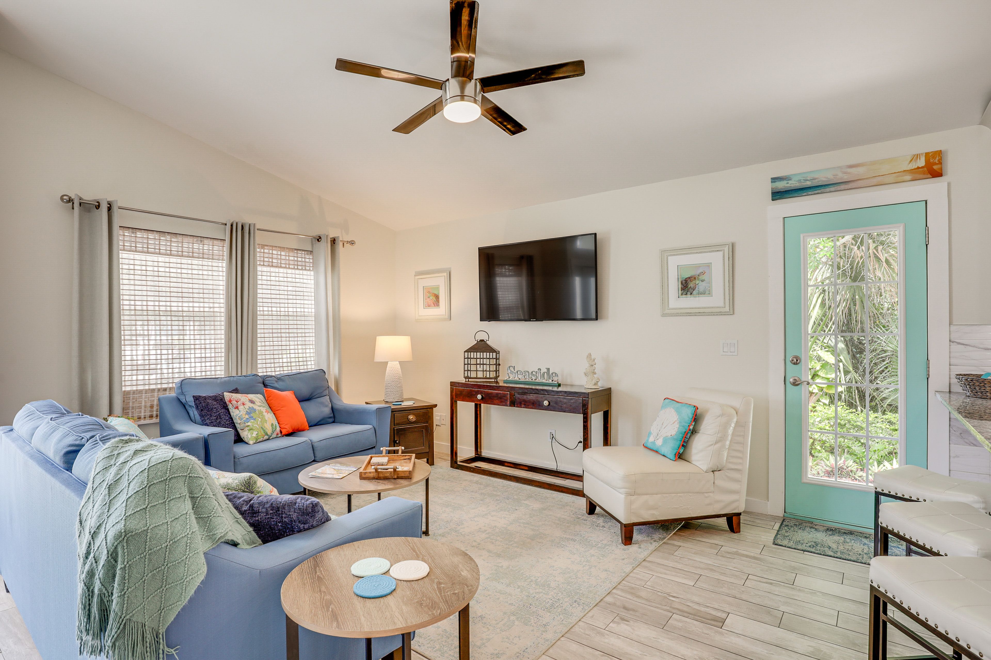 Living Room | Central A/C & Heat | Free WiFi