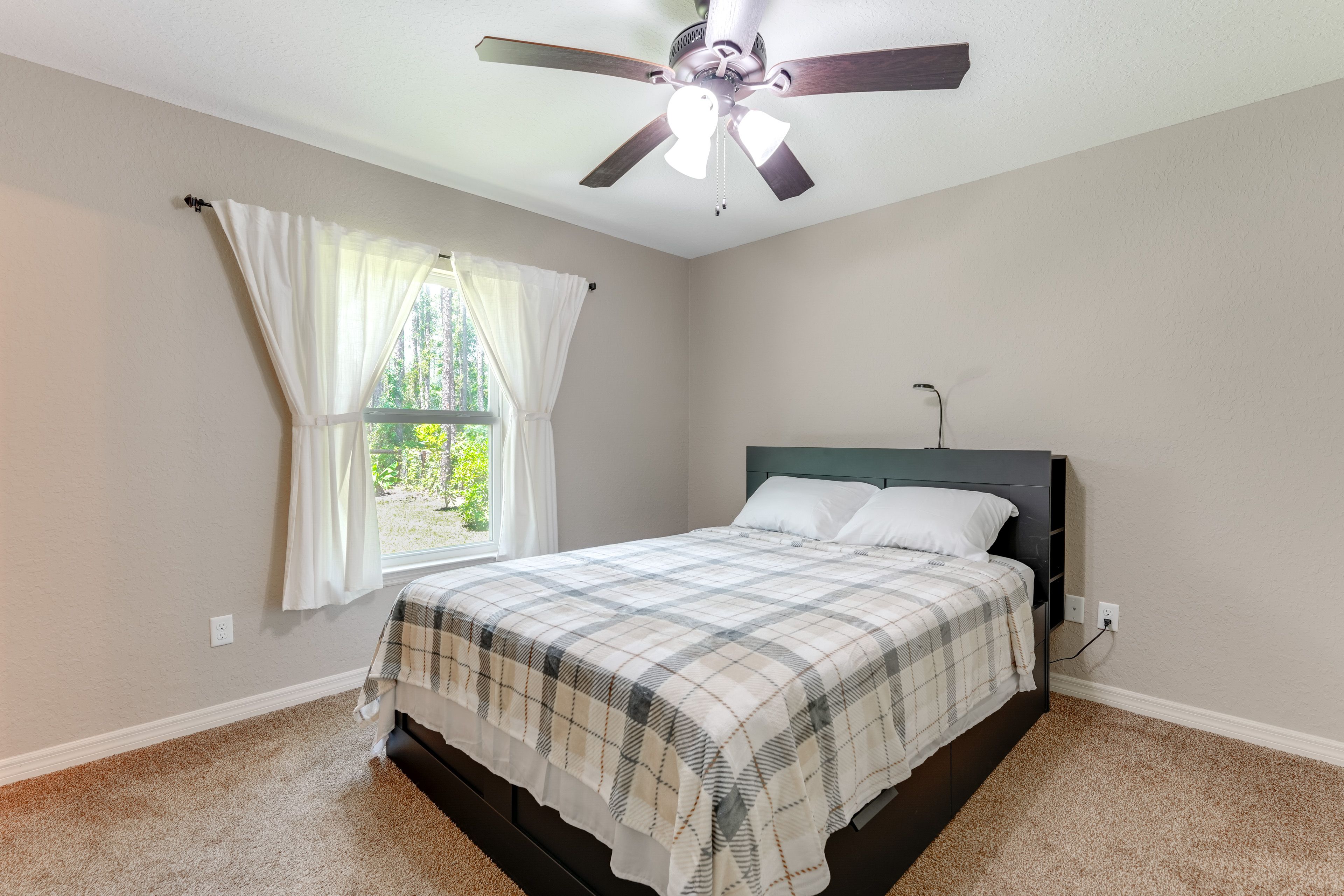 Bedroom 1 | Queen Bed | En-Suite Bathroom