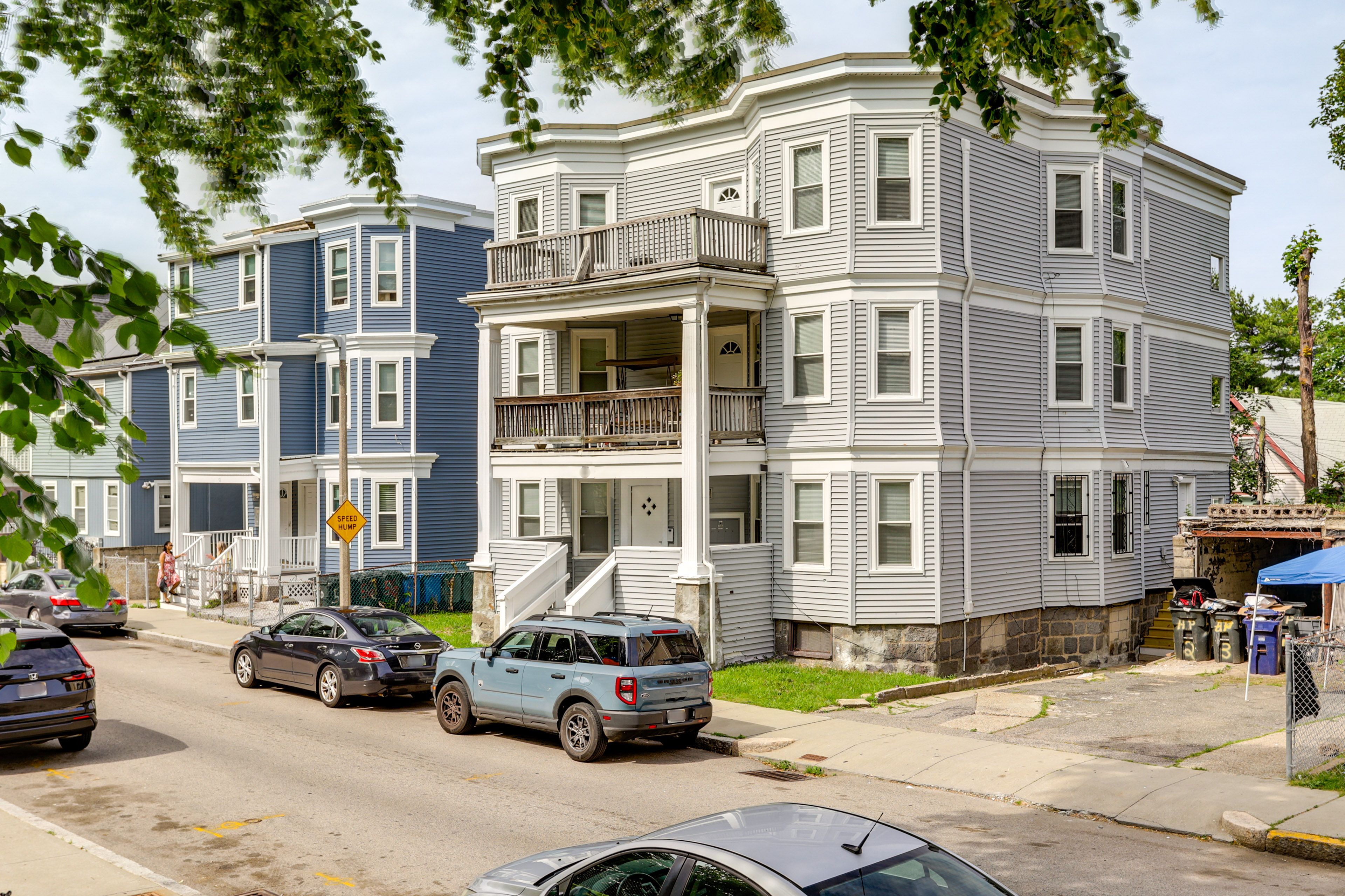 Exterior | Driveway (1 Vehicle, Right Side Only) | Free Street Parking