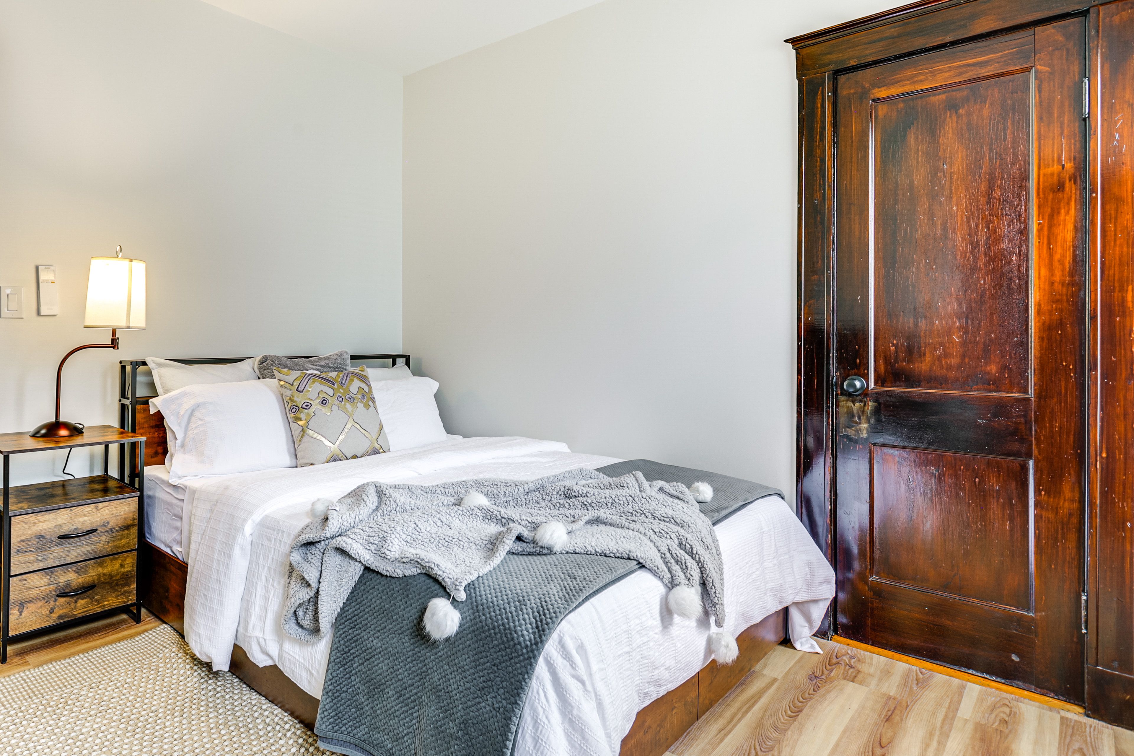 Bedroom 3 | Queen Bed