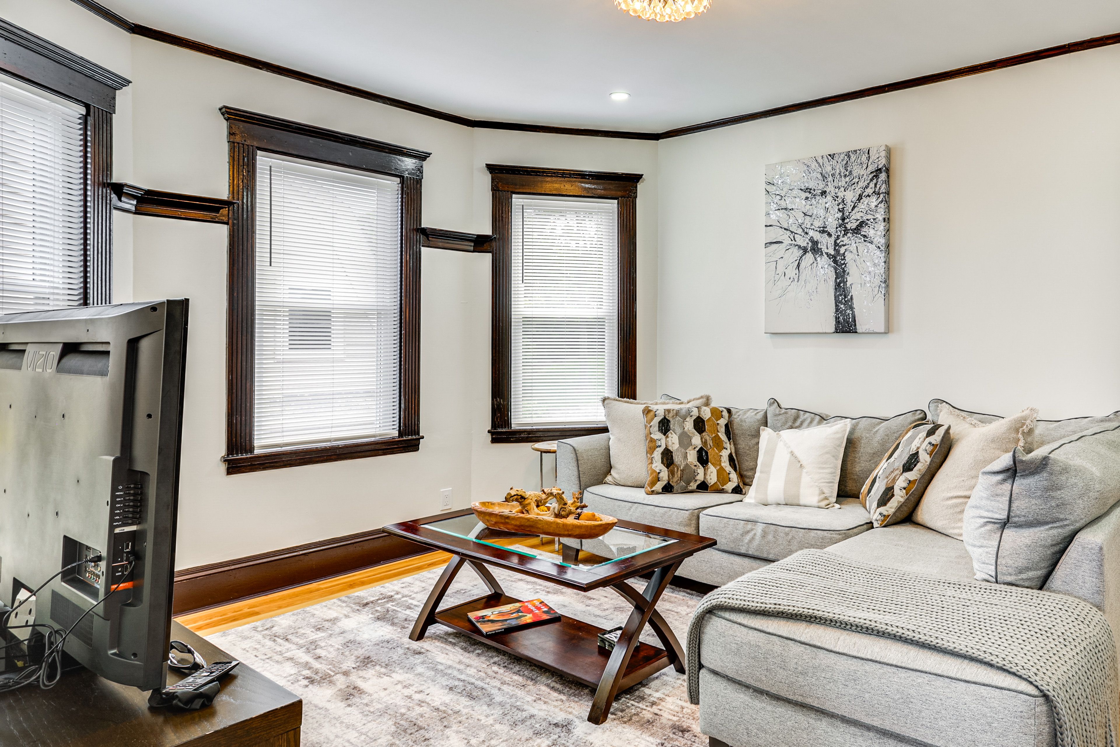 Living Room | Free WiFi | Smart TV | Mini Split A/C & Heating