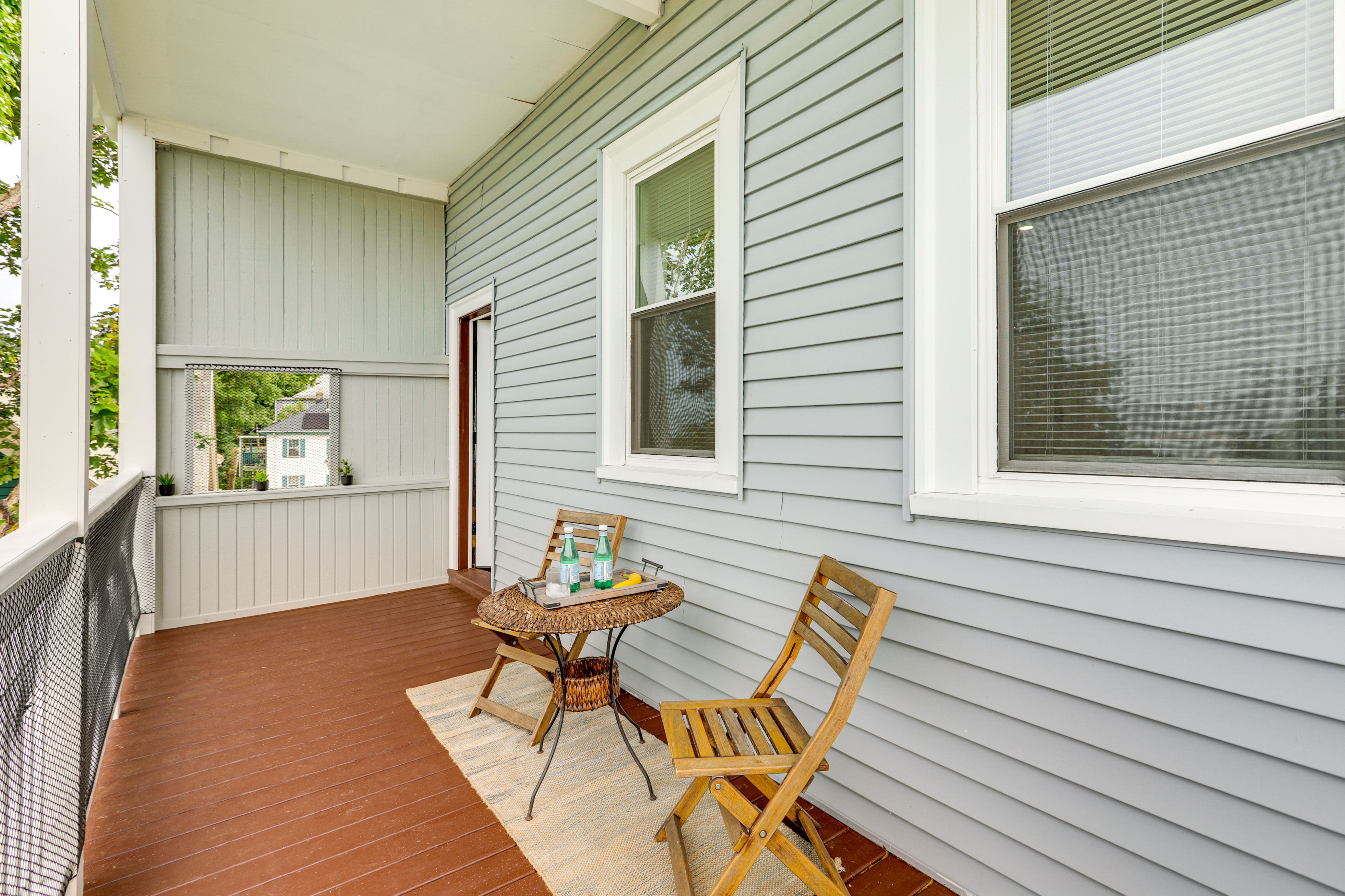 Private Balcony w/ Seating