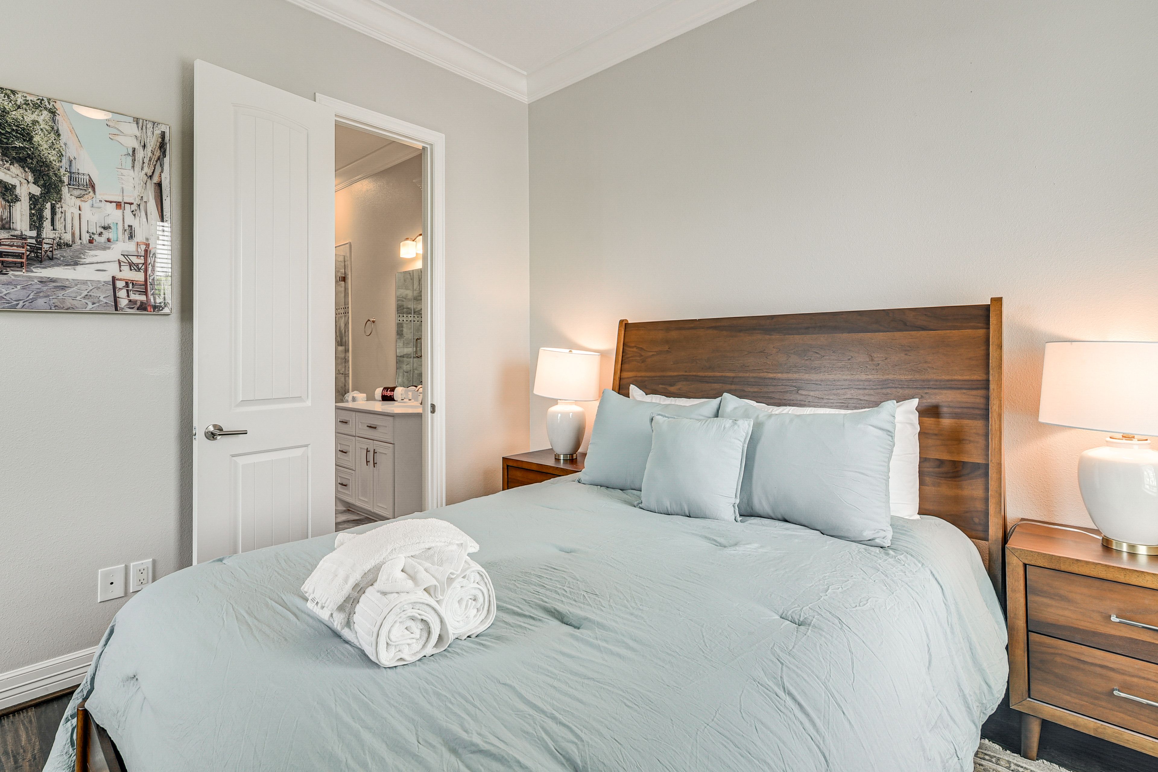 Bedroom 1 | Queen Bed | Main Level