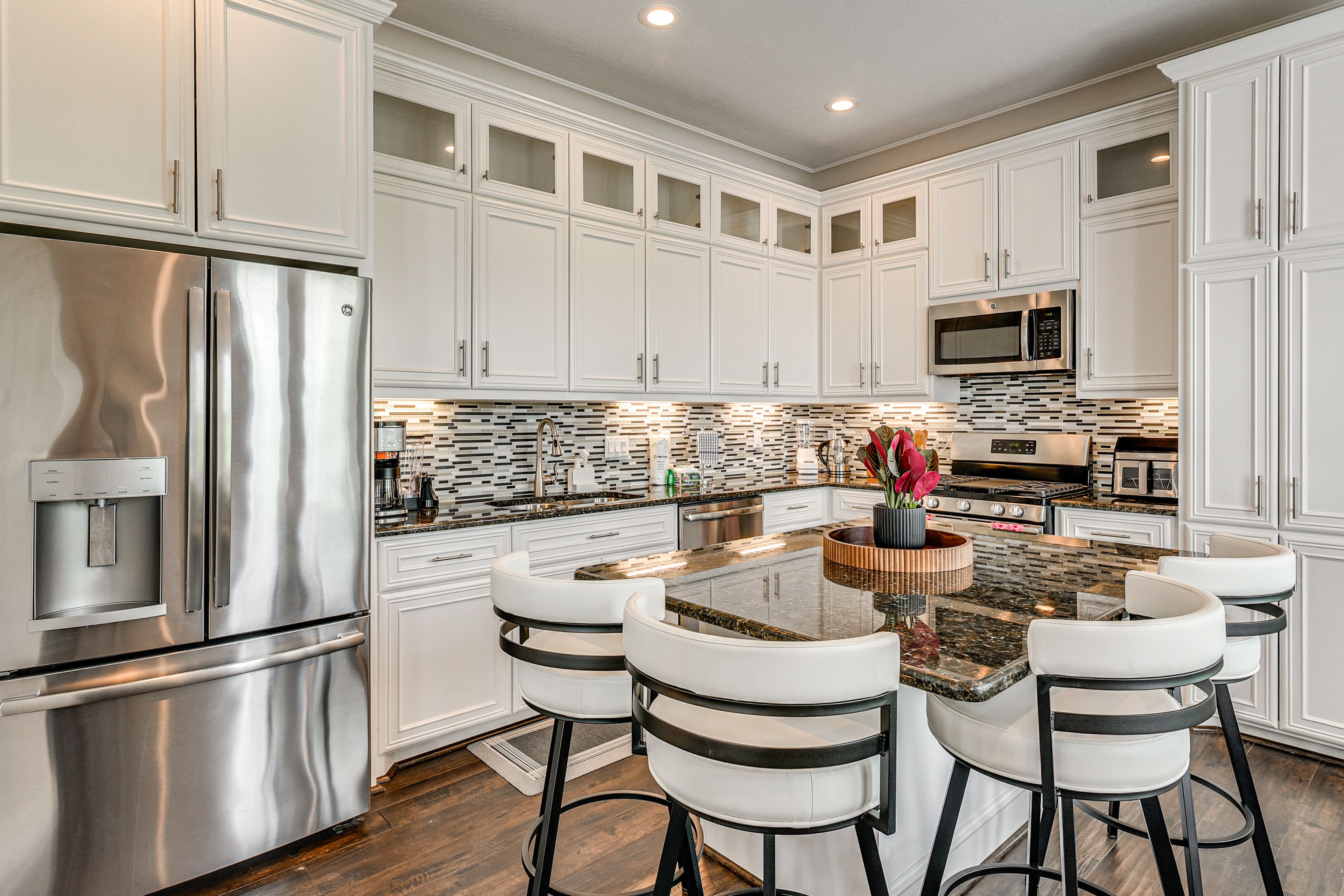 Kitchen | Main Level