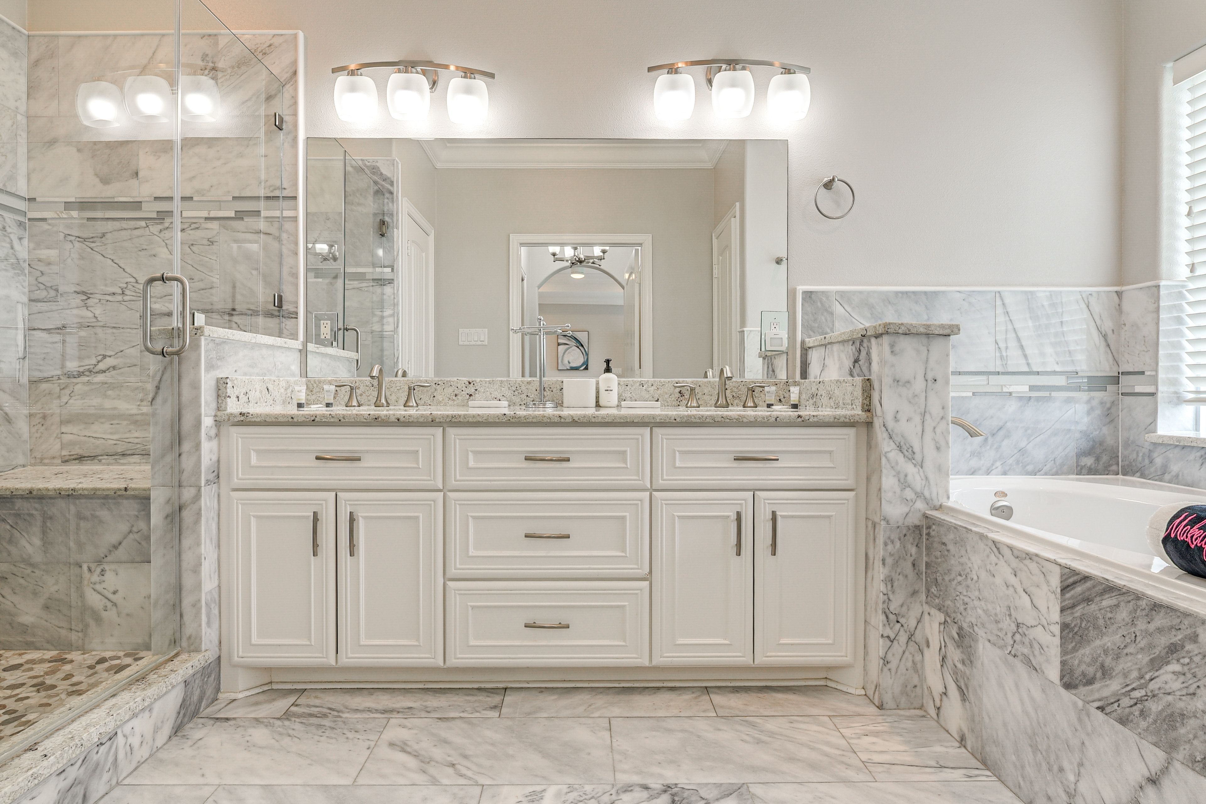 En-Suite Bathroom | Upper Level