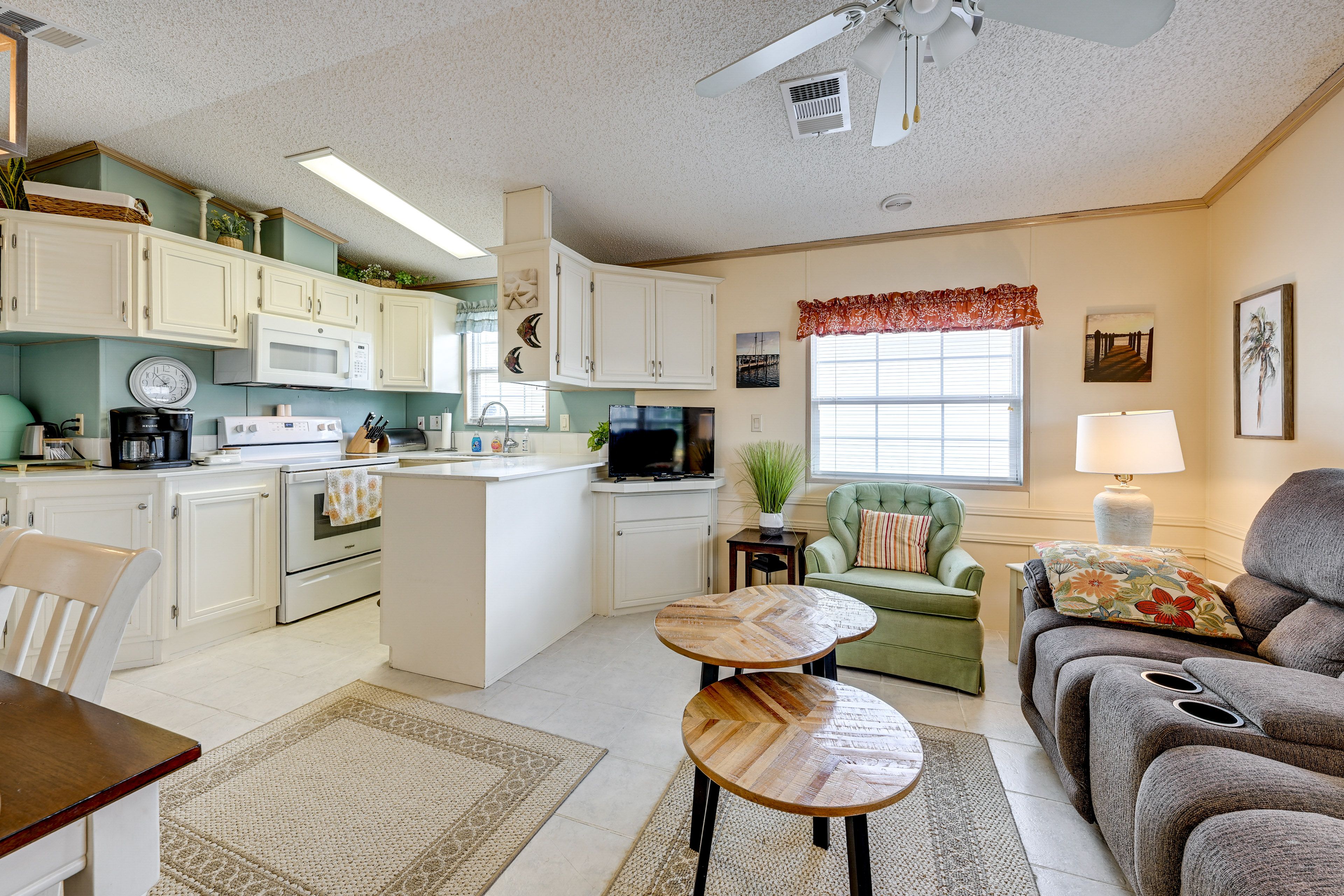Living Room | Sleeper Sofa | Central A/C & Heating | Smart TV