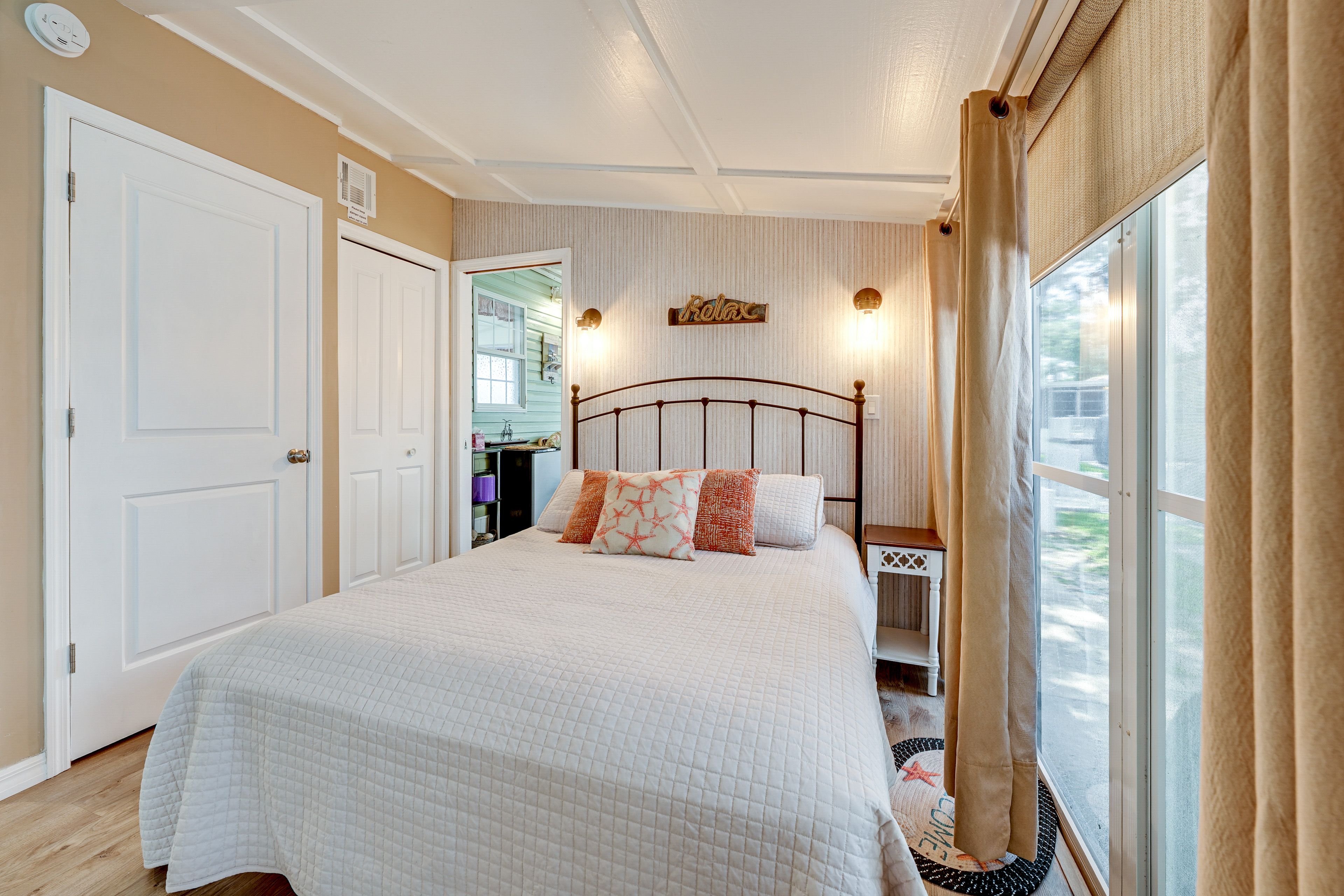 Bedroom 2 | Queen Bed