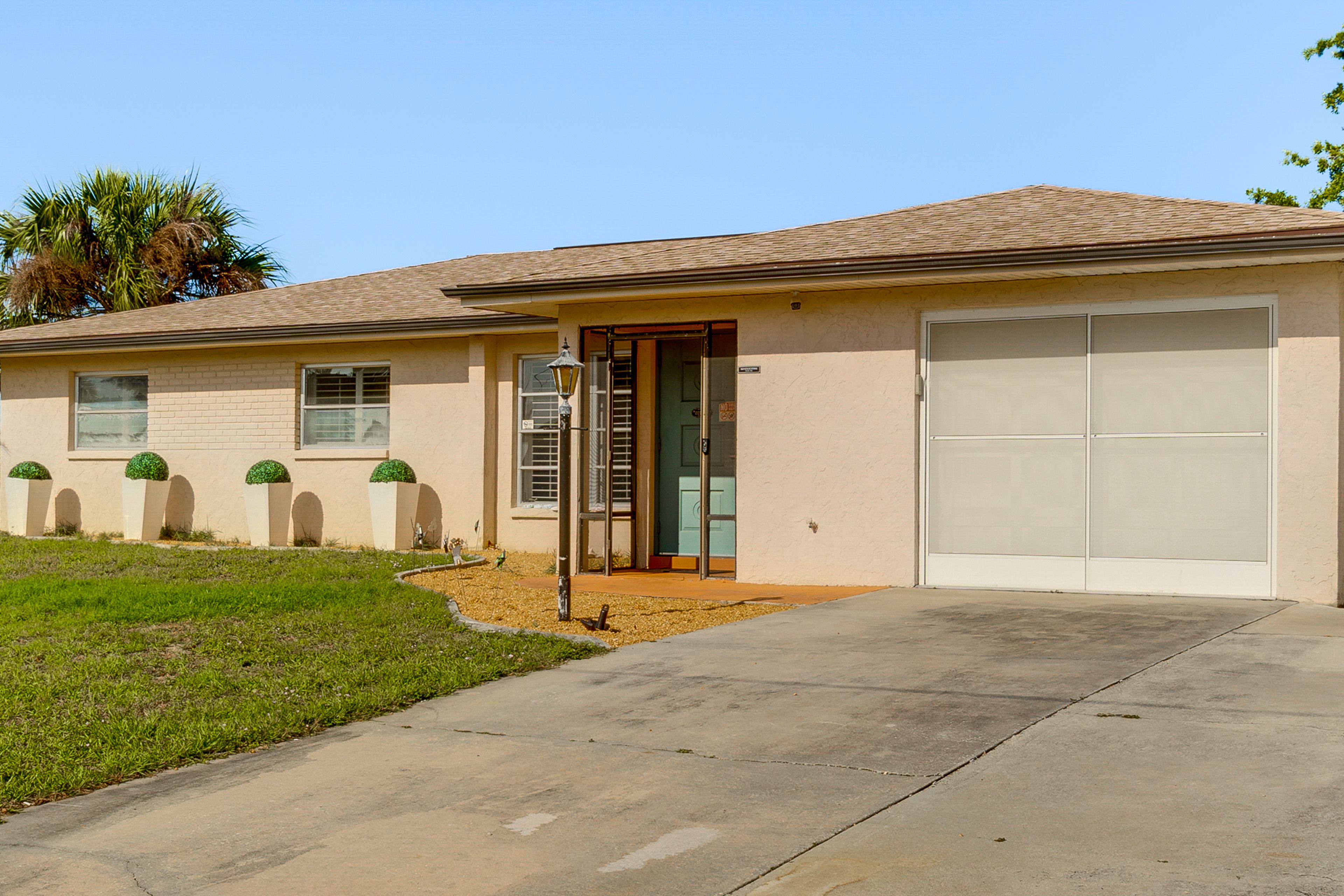 Parking | Garage (1 Vehicle) | Driveway (1 Vehicle) | Free Street Parking