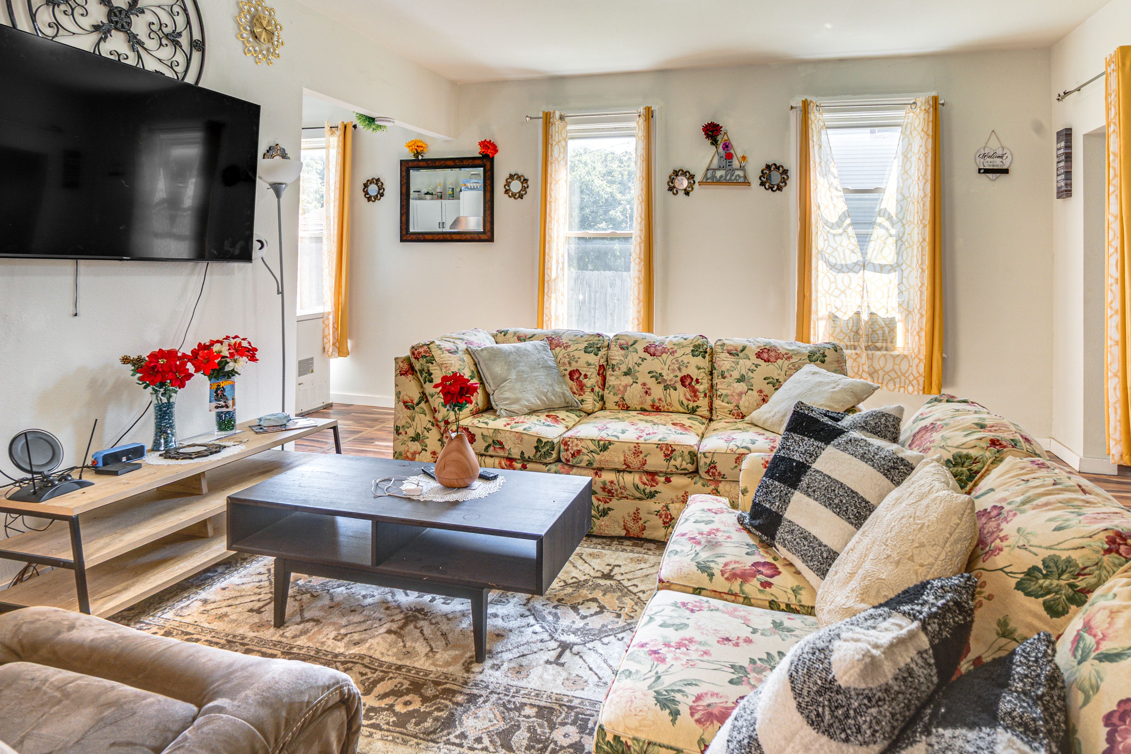 Living Room | 1st Floor | Central Heating | Window A/C Units | Free WiFi