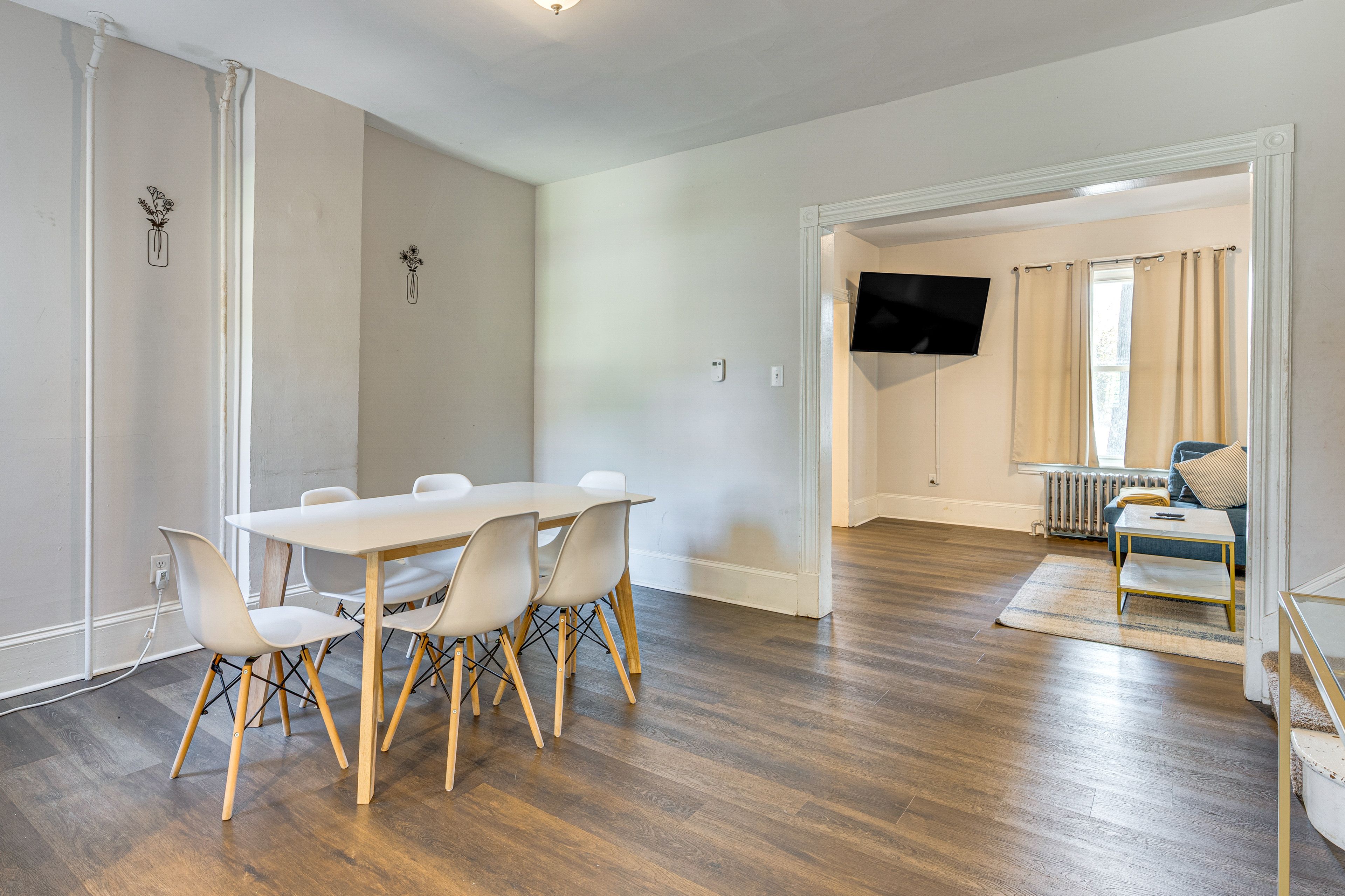Dining Area | Dishware/Flatware Provided | Main Level