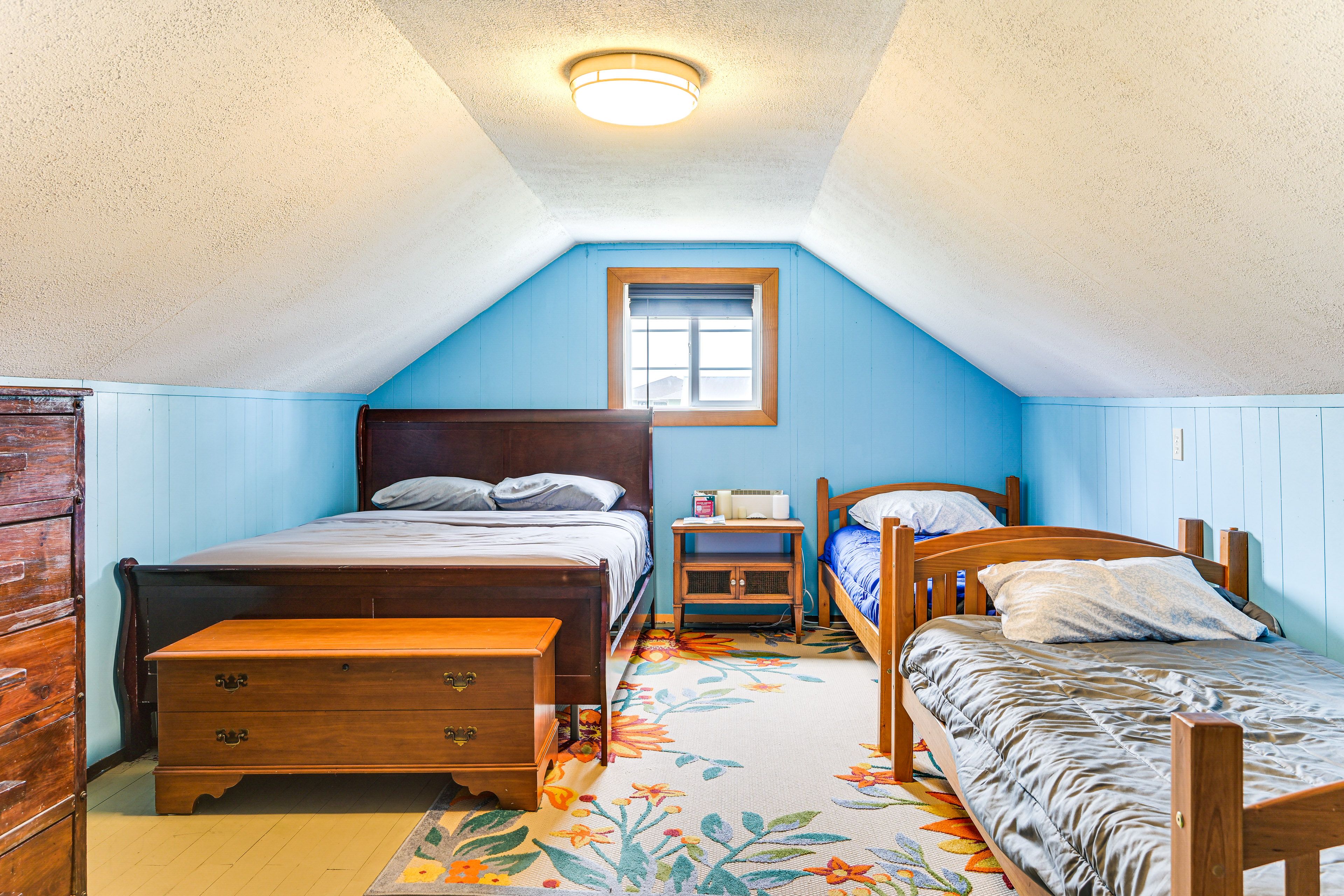 Bedroom 3 | Queen Bed | 2 Twin Beds | 2nd Floor