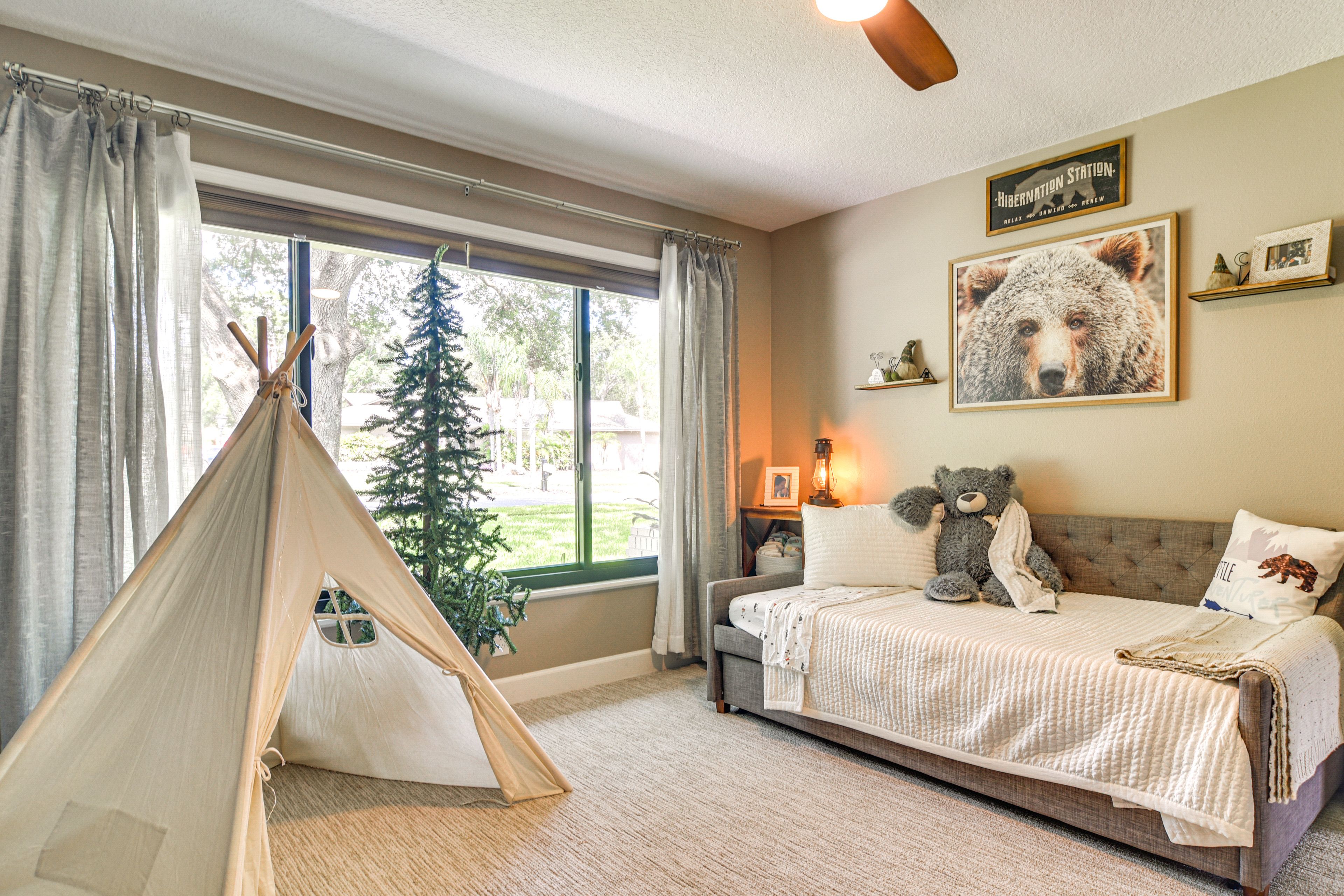 Bedroom 2 | Twin Daybed w/ Twin Trundle Bed | Crib | Smart TV