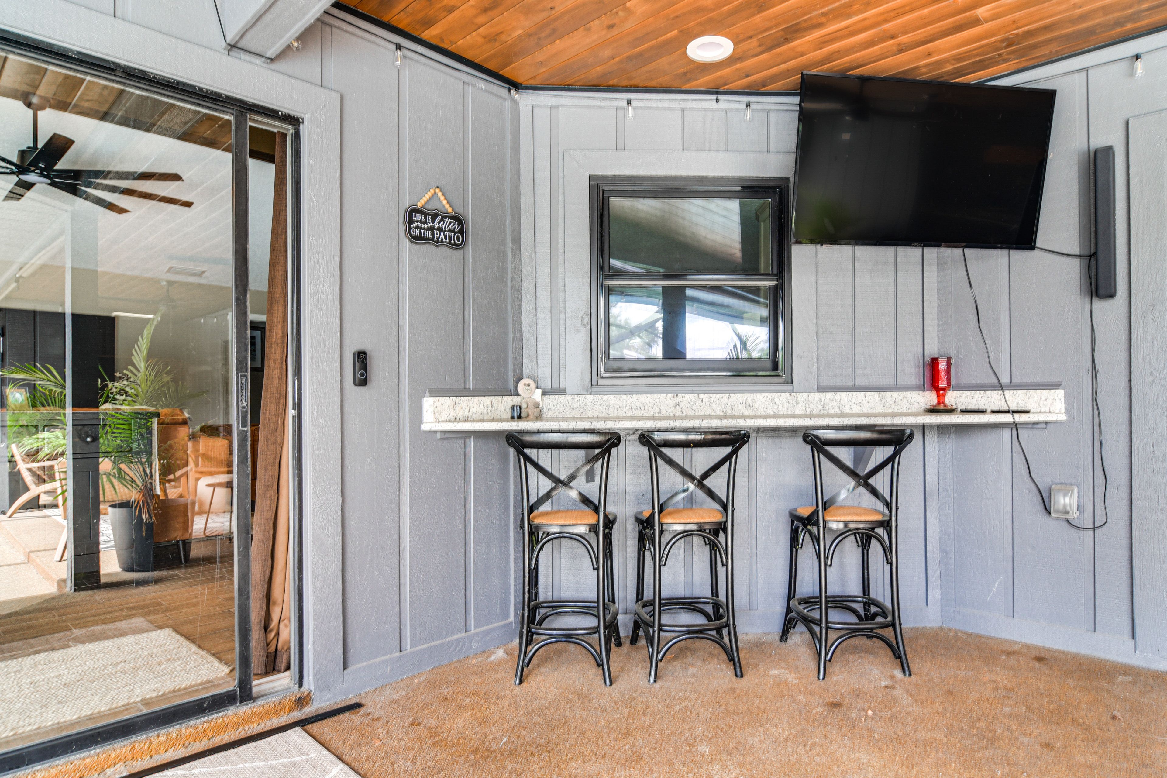 Covered Patio | Bar | Smart TV | Lounge Seating