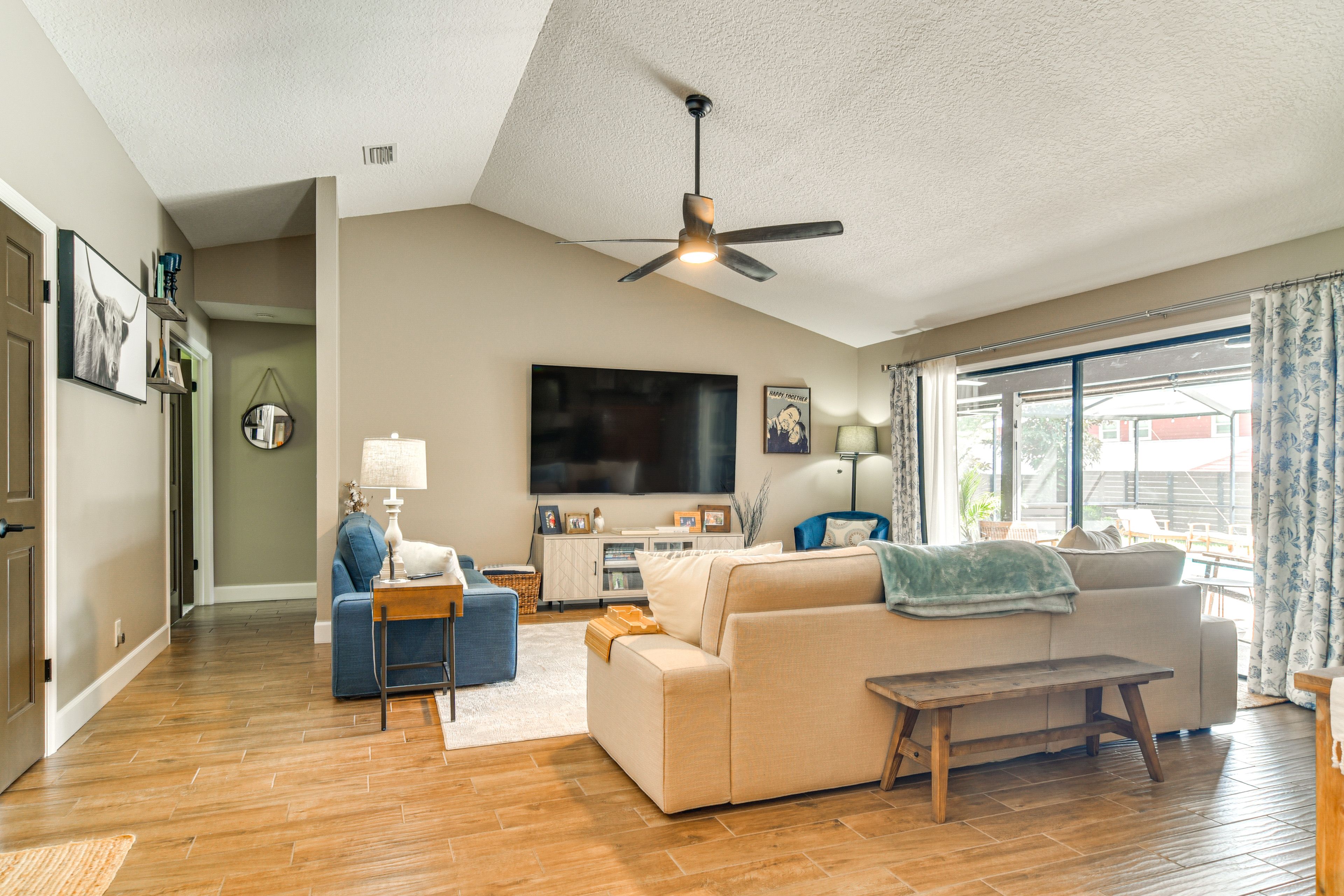 Family Room | Smart TV | Books