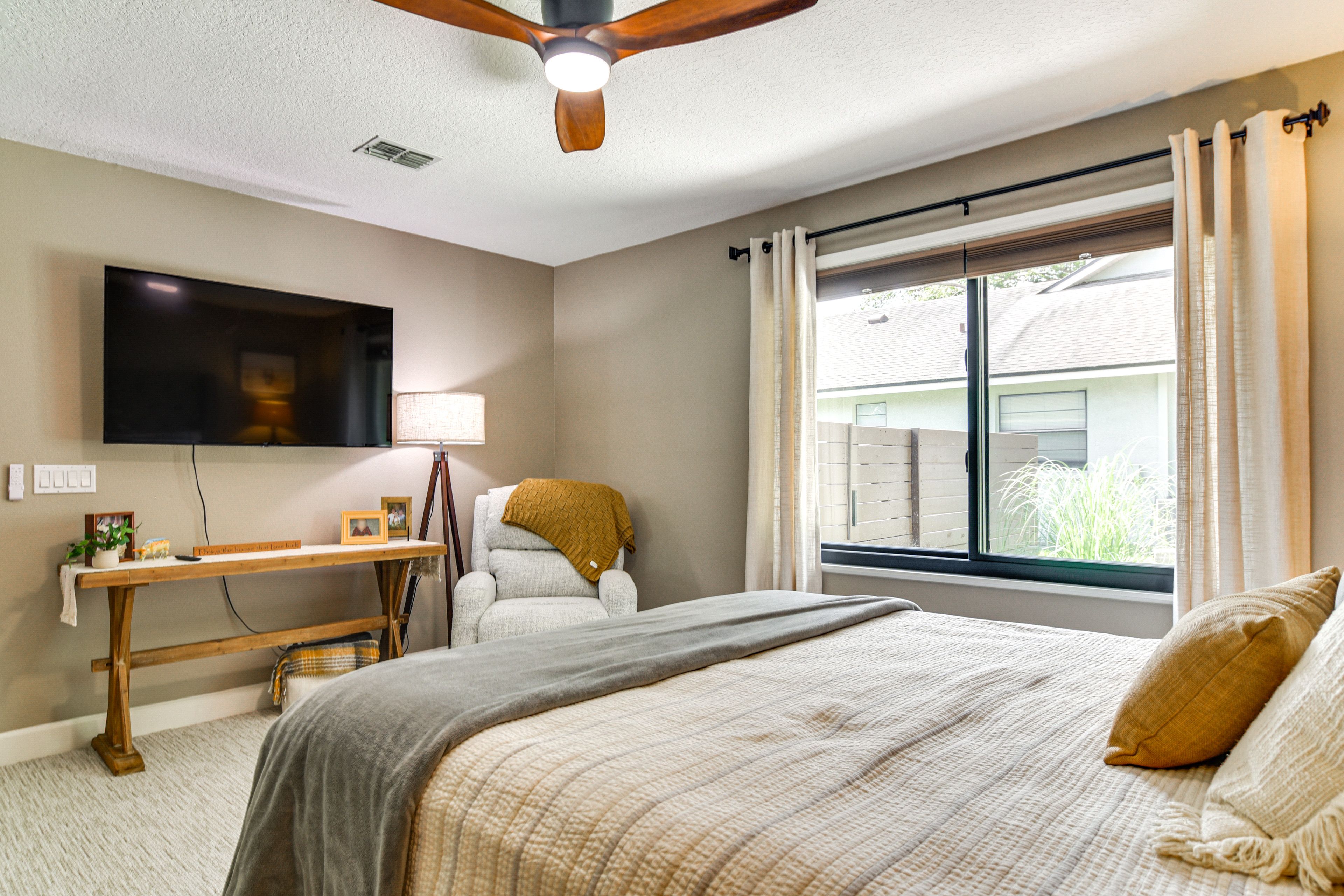Bedroom 4 | Queen Bed