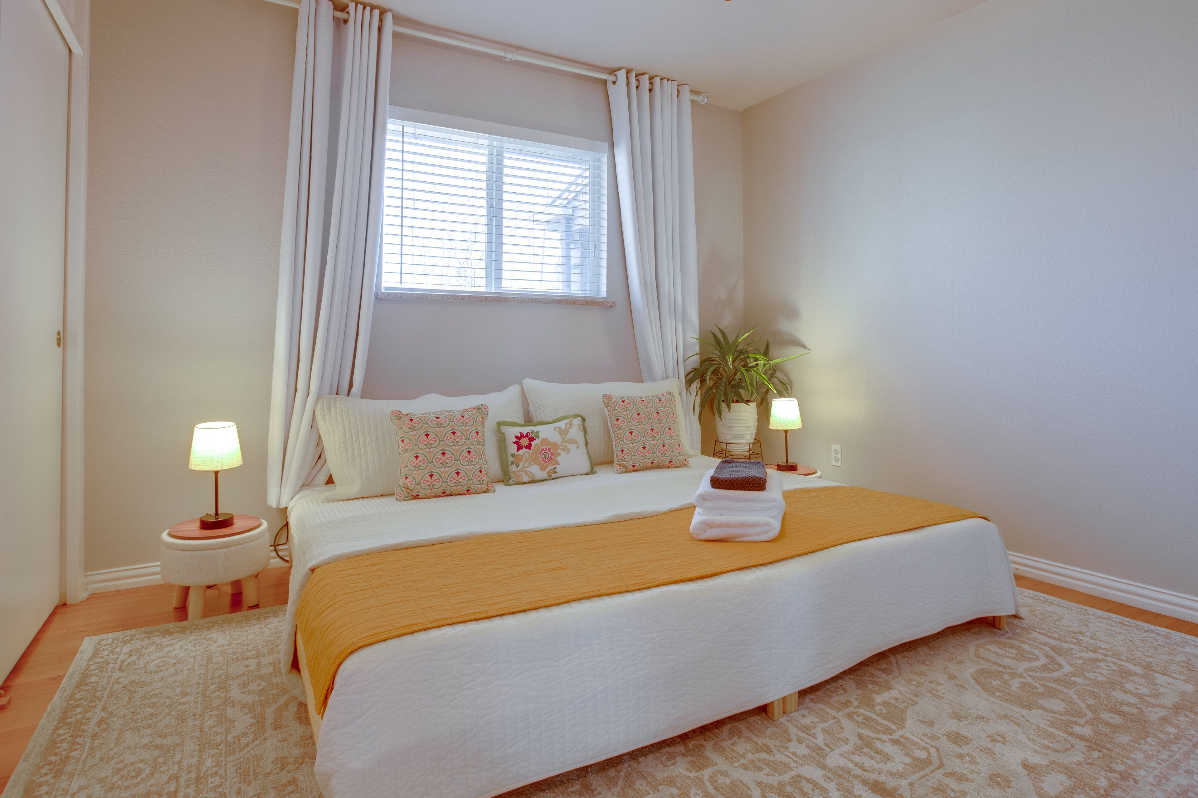 Bedroom 3 | Main Level | King Bed (Convertible to 2 Twin Beds)