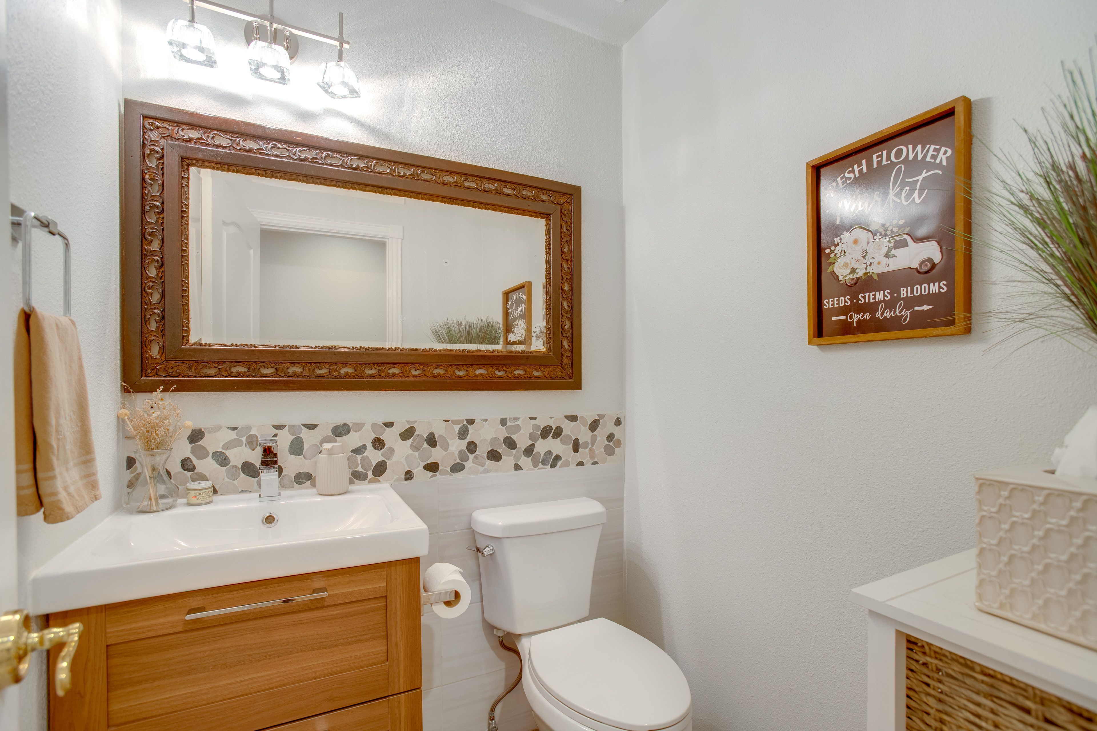 Half Bathroom | Main Level