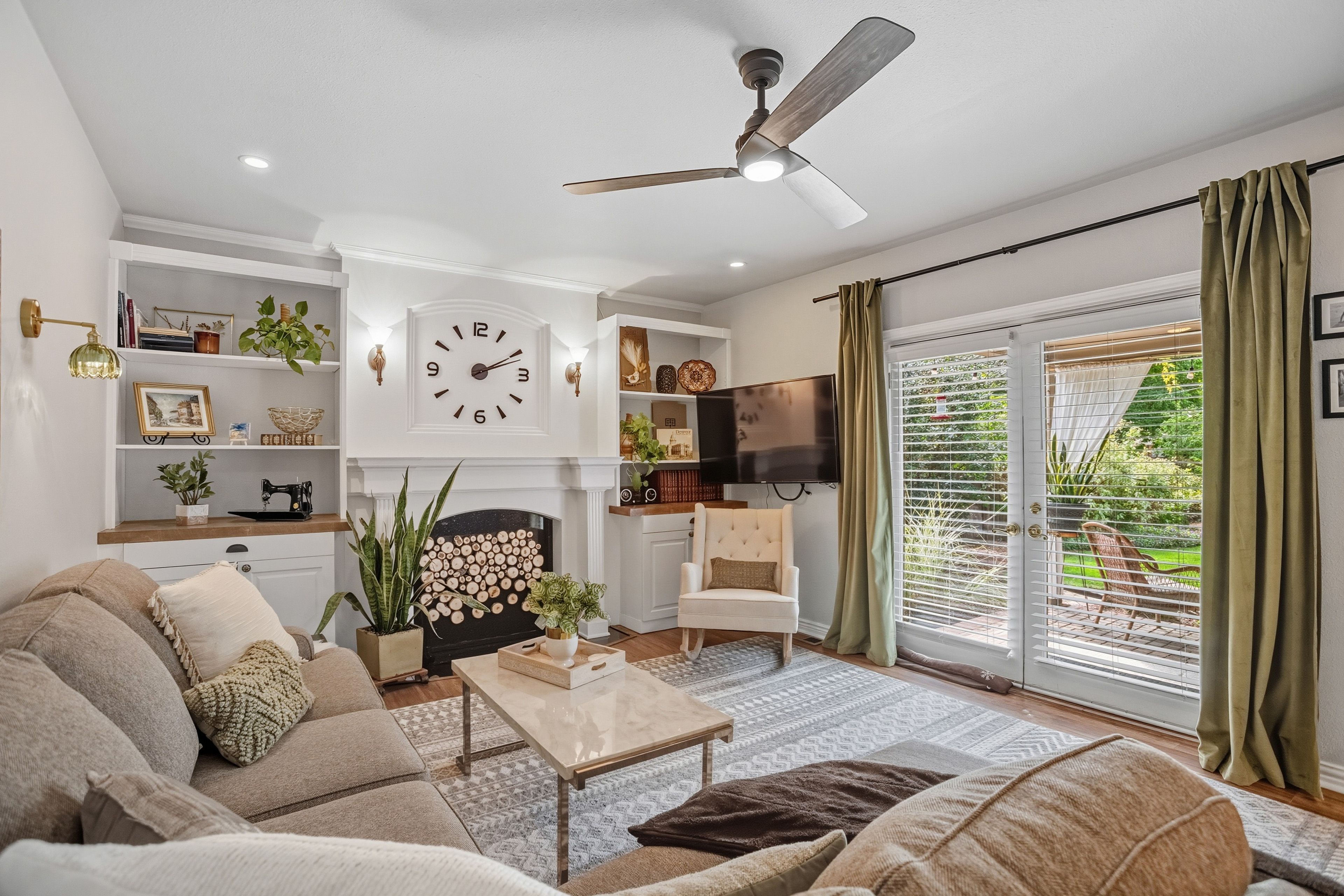 Property Interior | Central A/C & Heating | Free WiFi